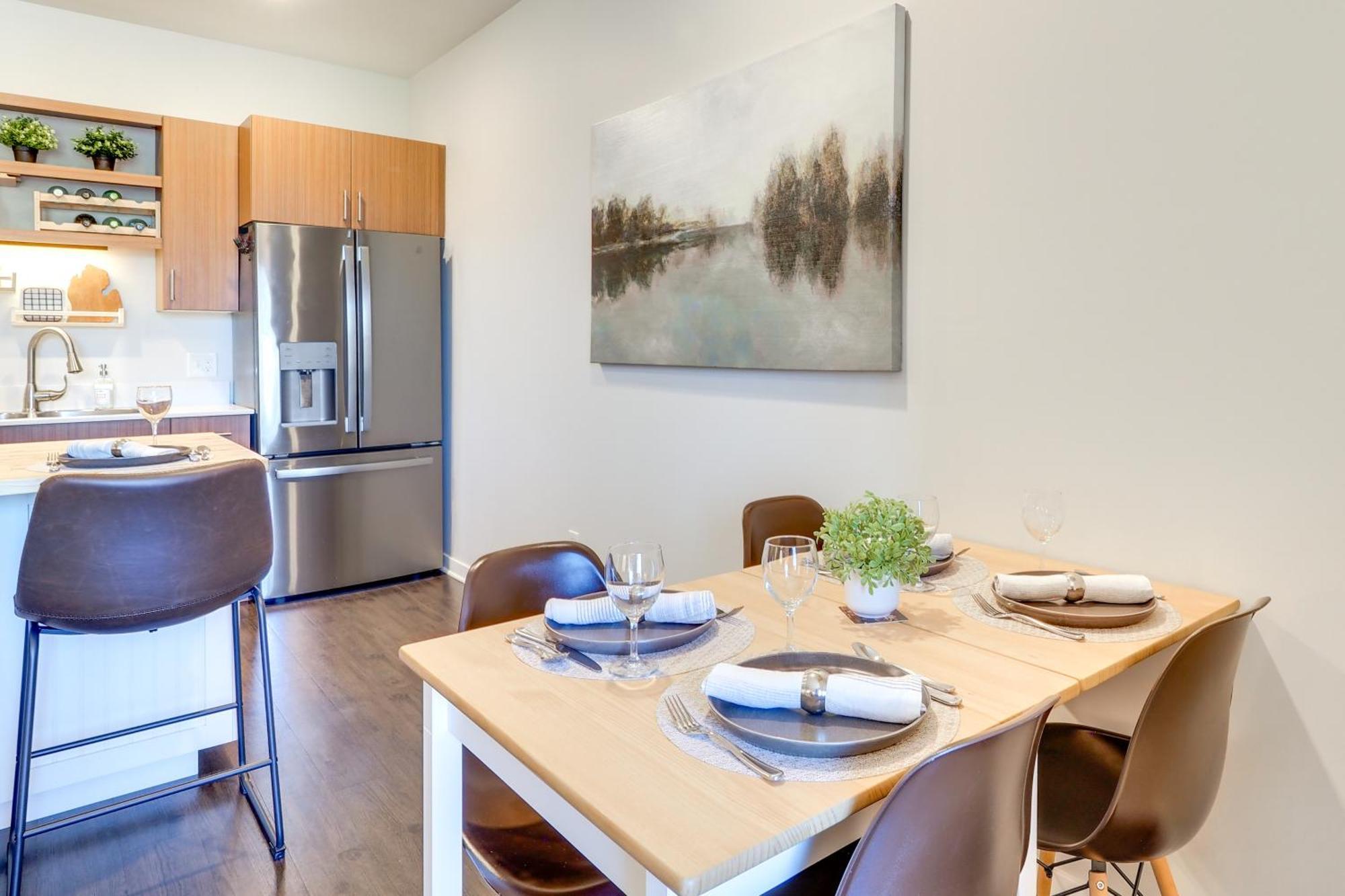 Near And Downtown In Traverse City! Apartment