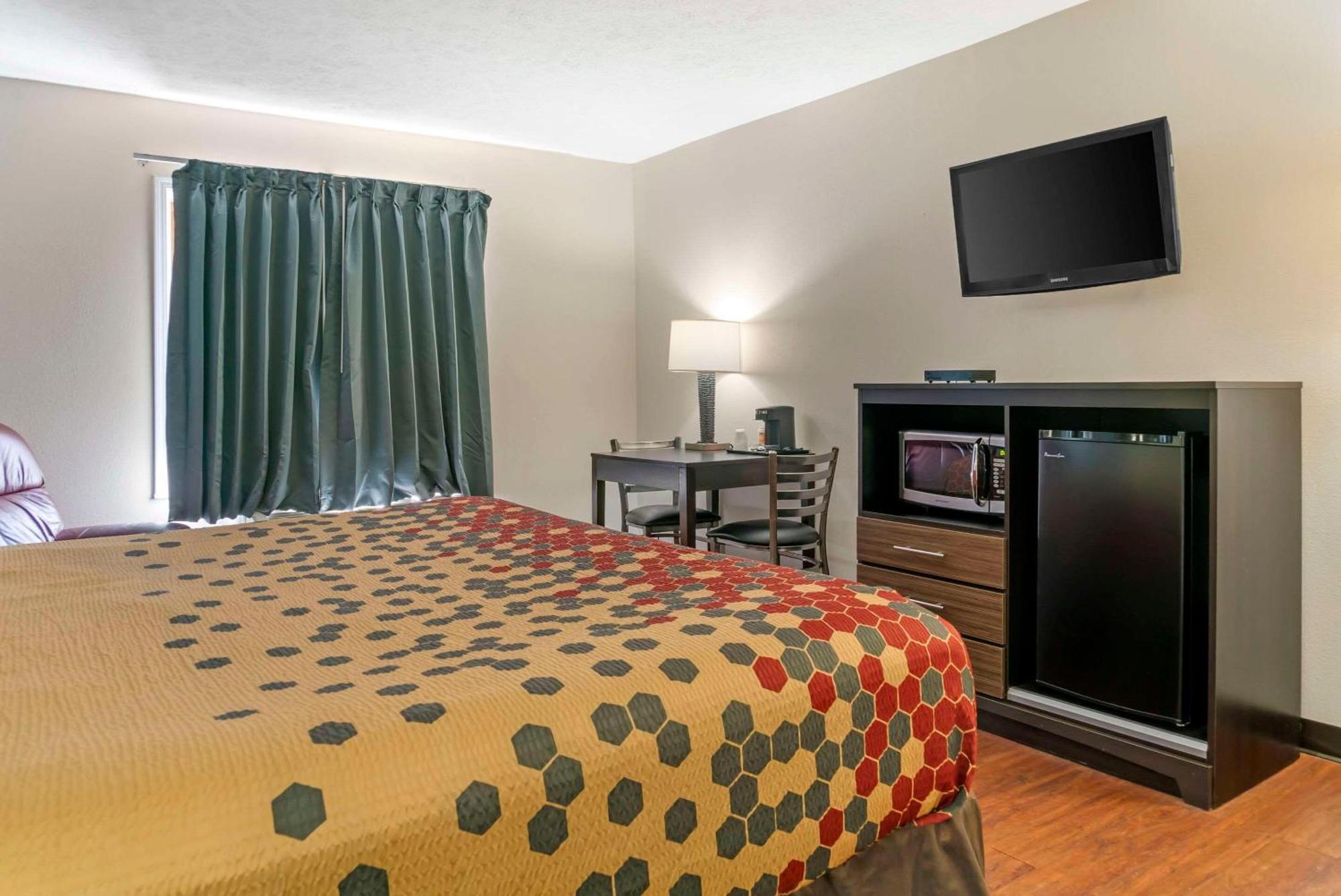 Lodge Econo Traverse City