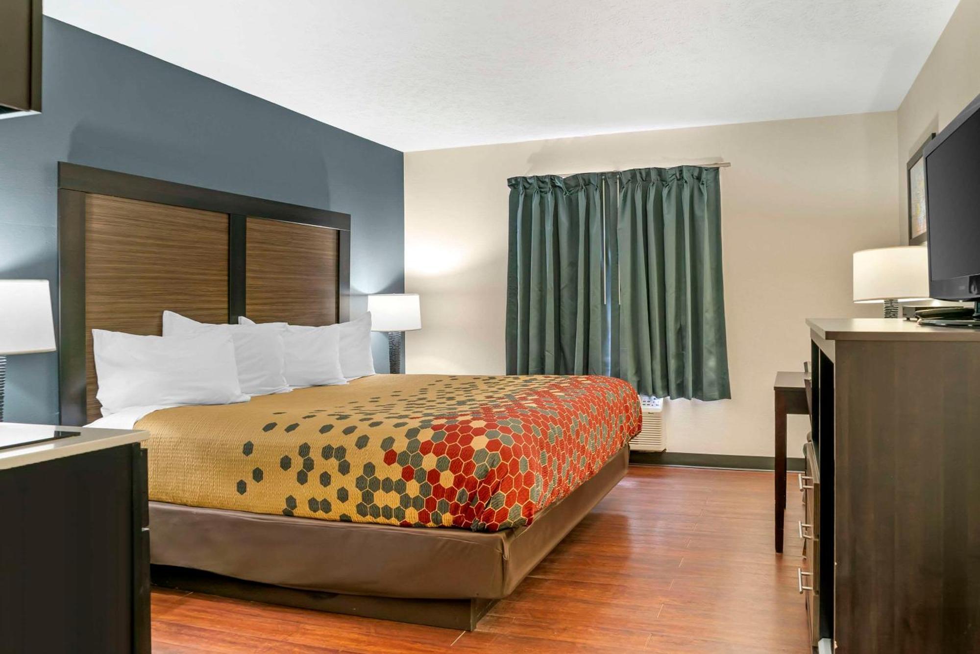 Econo Lodge *