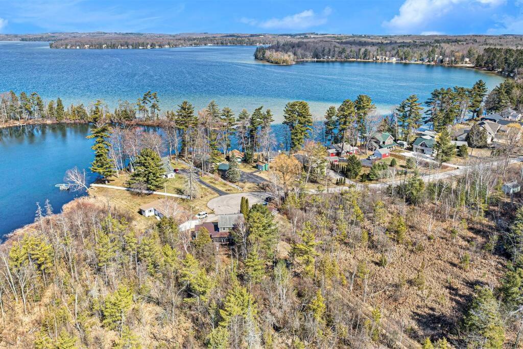 Holiday home Long Escape, Modern 3 Bedroom, Lower Unit Of Duplex Home, Minutes To Downtown Traverse Traverse City