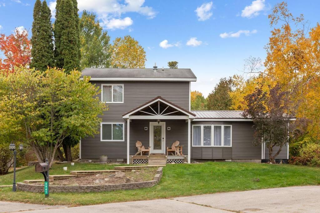 Long Escape, Modern 3 Bedroom, Lower Unit Of Duplex Home, Minutes To Downtown Traverse * Traverse City