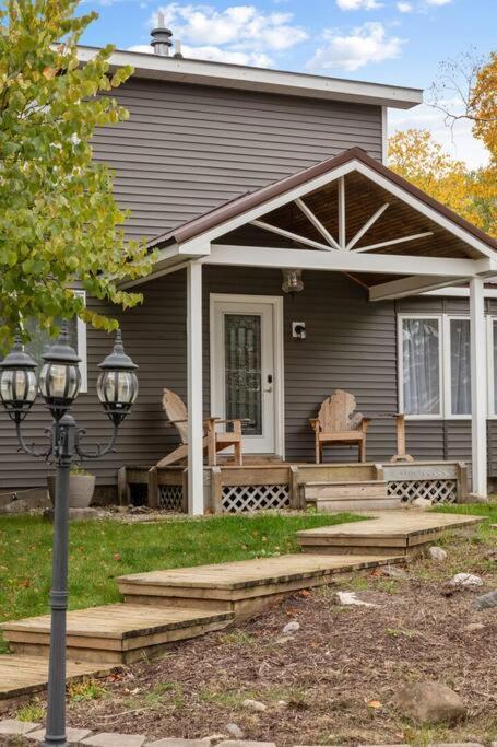 Holiday home Long Escape, Modern 3 Bedroom, Lower Unit Of Duplex Home, Minutes To Downtown Traverse *