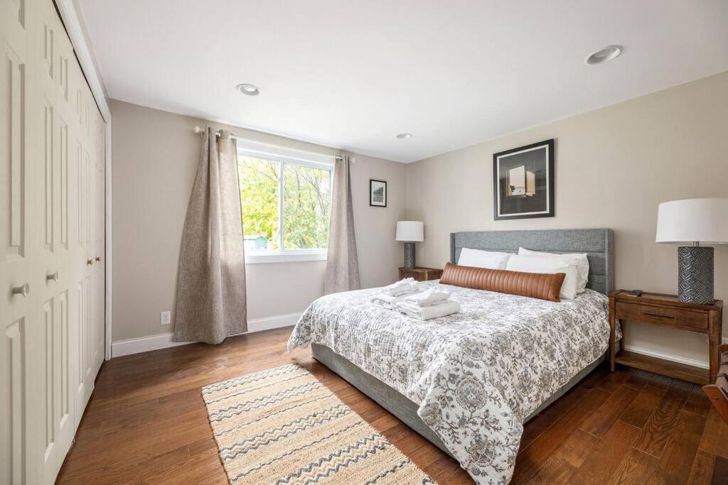 Long Escape, Modern 3 Bedroom, Lower Unit Of Duplex Home, Minutes To Downtown Traverse Traverse City