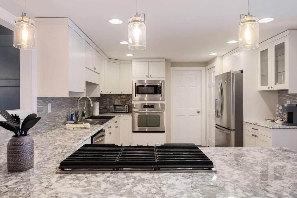Long Escape, Modern 3 Bedroom, Lower Unit Of Duplex Home, Minutes To Downtown Traverse
