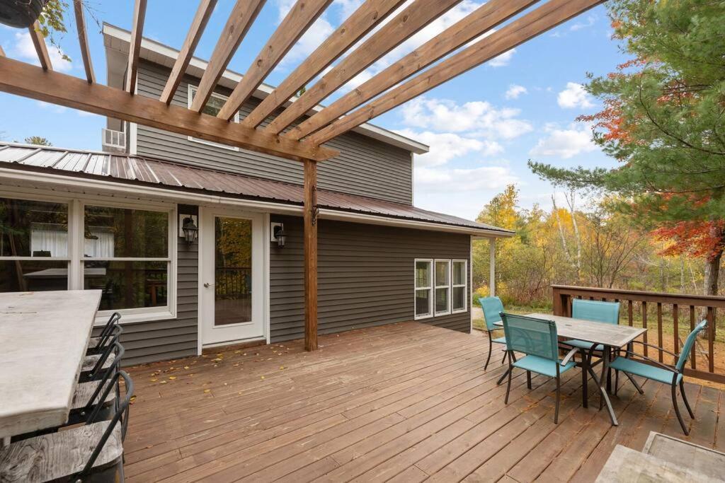 Long Escape, Modern 3 Bedroom, Lower Unit Of Duplex Home, Minutes To Downtown Traverse Holiday home Traverse City