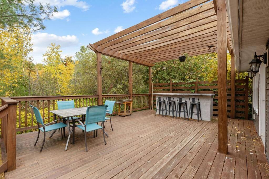 Long Escape, Modern 3 Bedroom, Lower Unit Of Duplex Home, Minutes To Downtown Traverse Traverse City