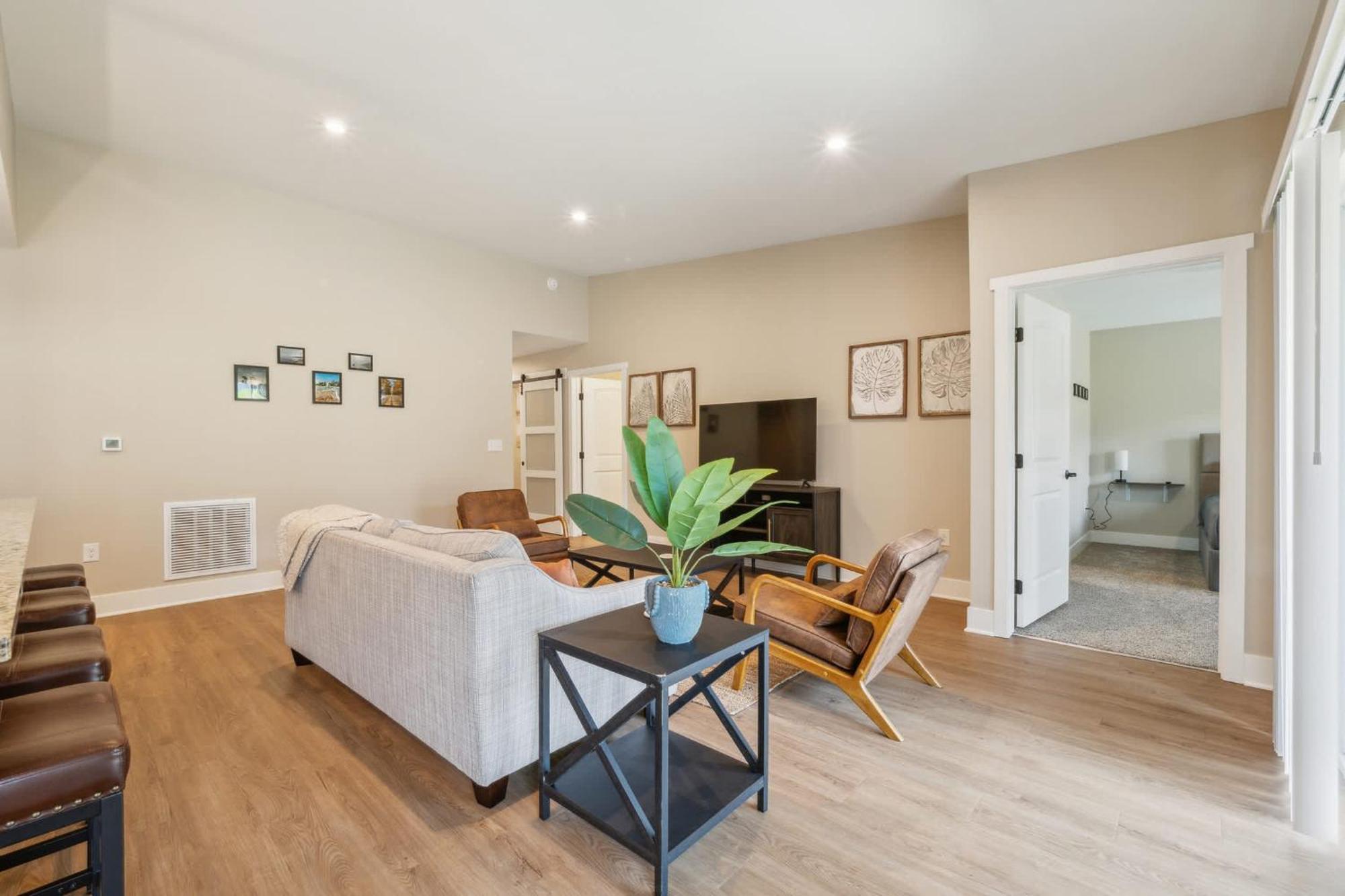 A Pet Friendly Cozy In Traverse * Traverse City