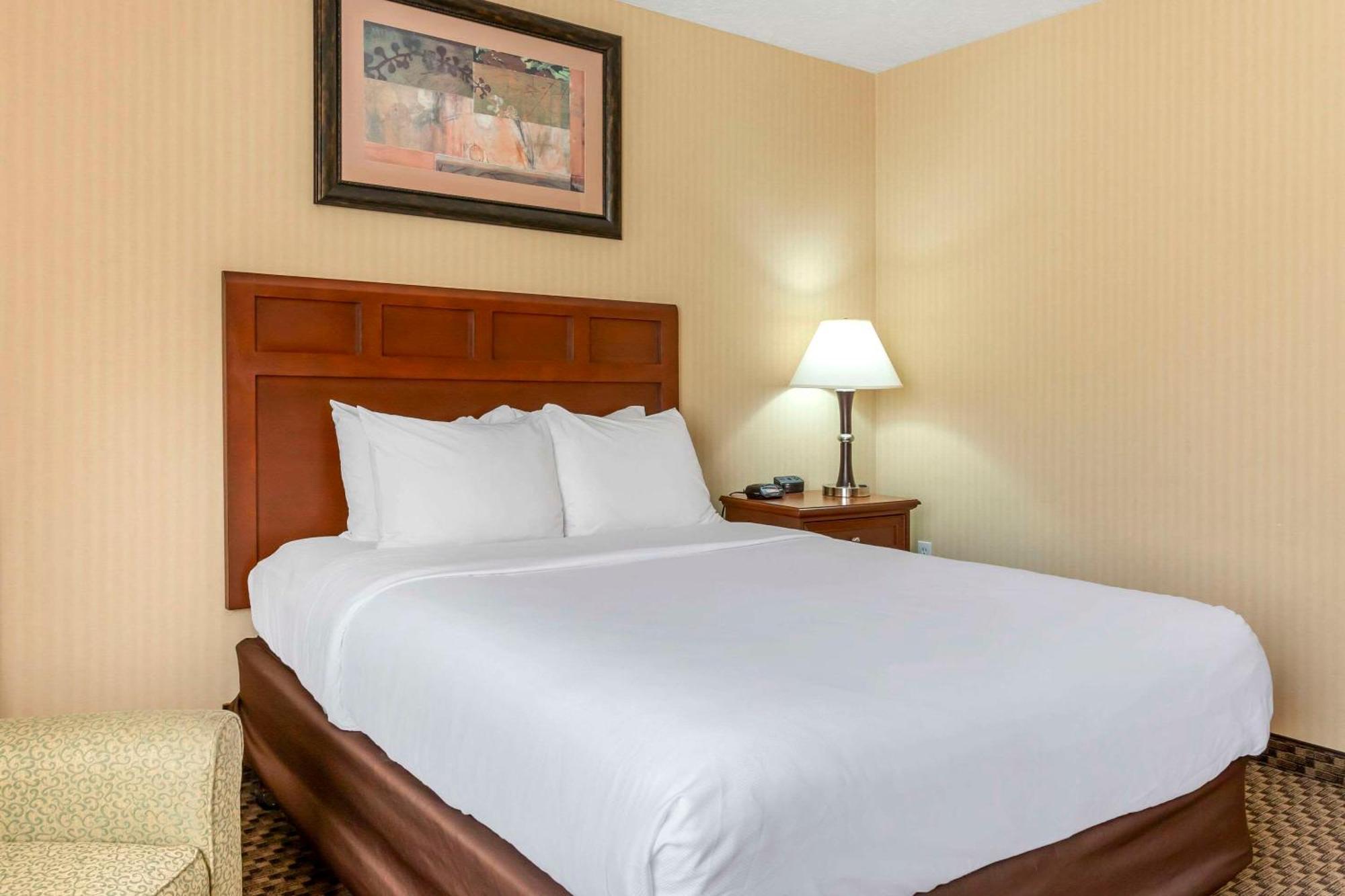 Comfort Traverse Inn 2*