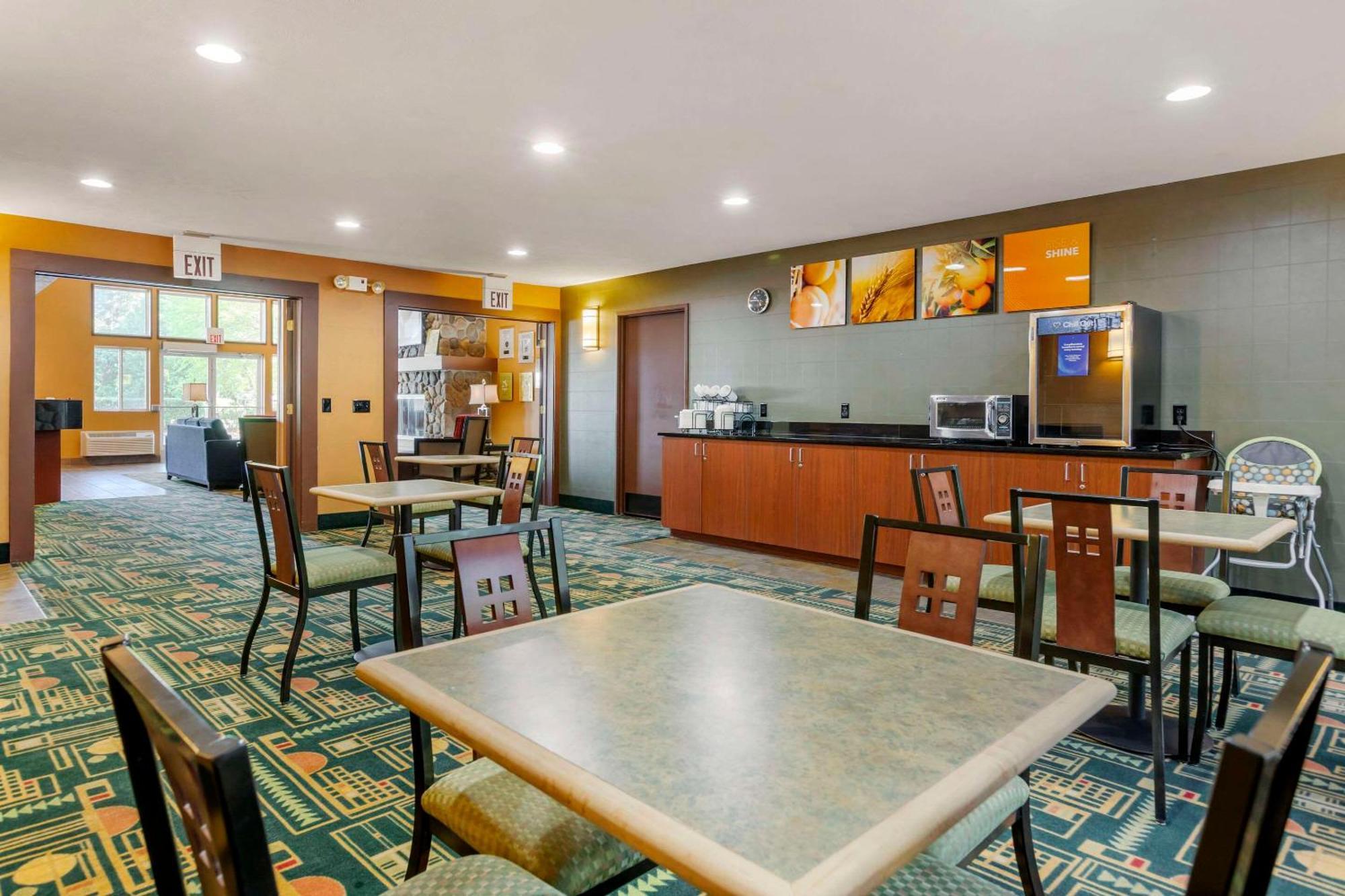 Comfort Traverse Inn 2*