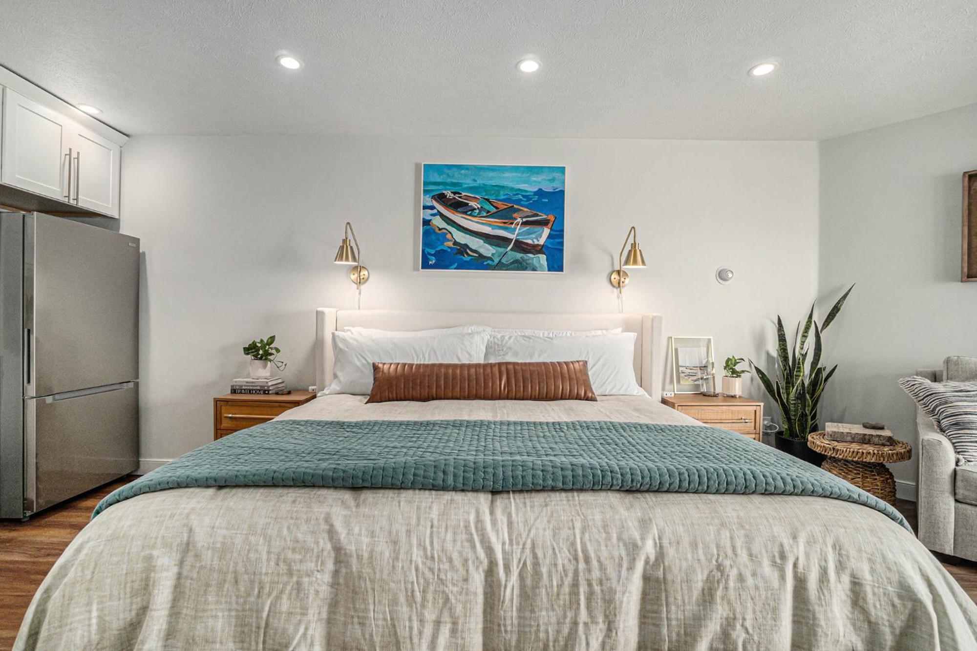 Apartment A With A View, East Bay Waterfront With Pool Traverse City
