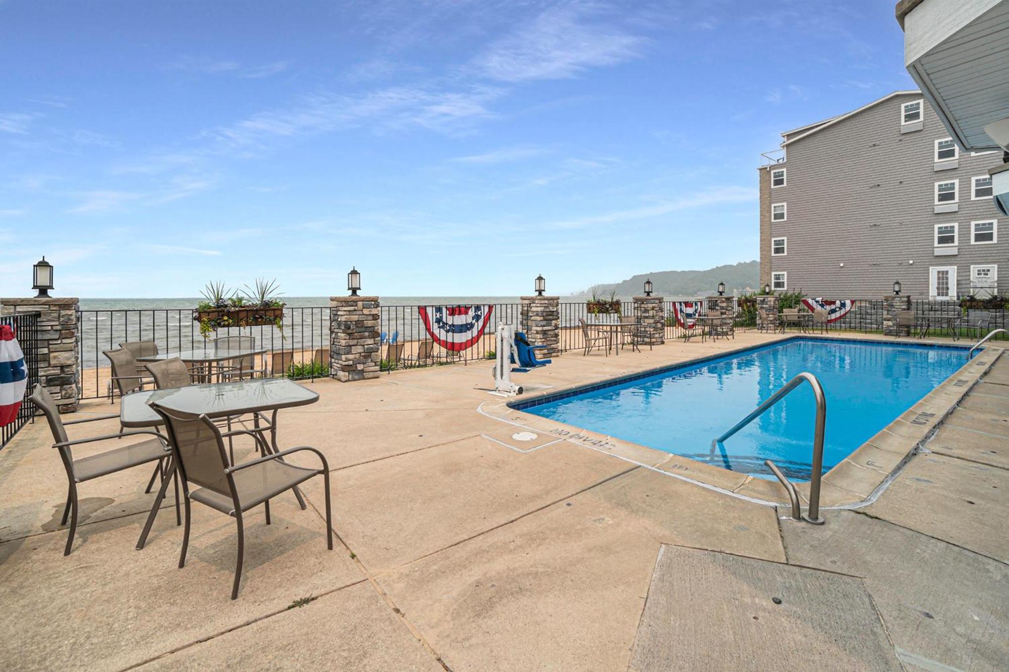 A With A View, East Bay Waterfront With Pool *