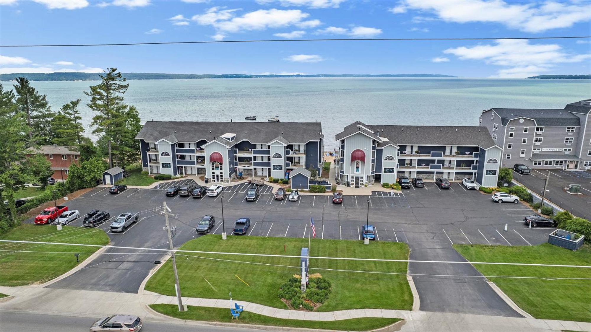 A With A View, East Bay Waterfront With Pool