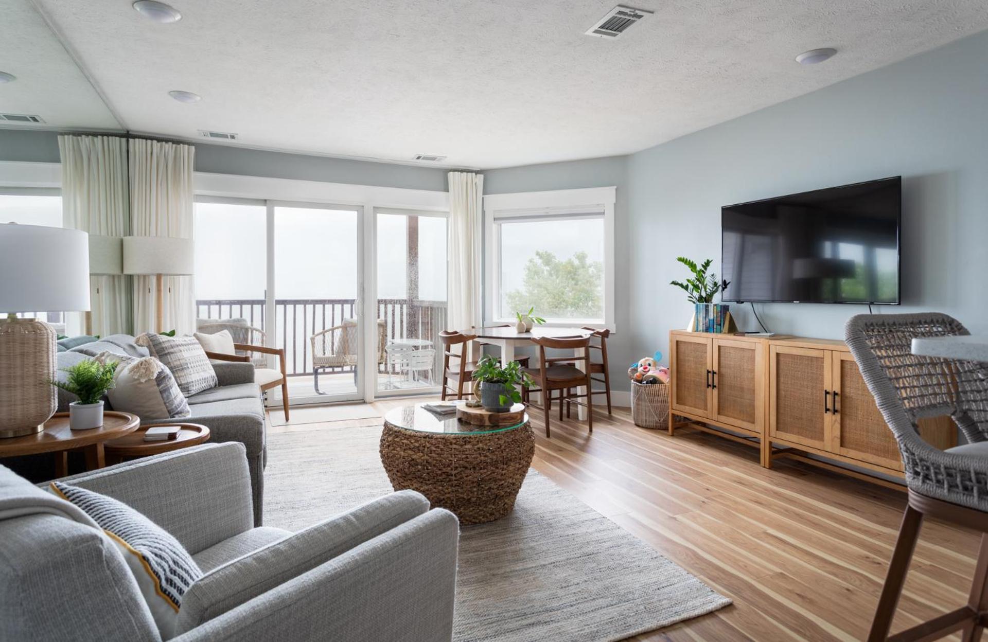 Stunning Waterfront, Updated Tc With Pool!