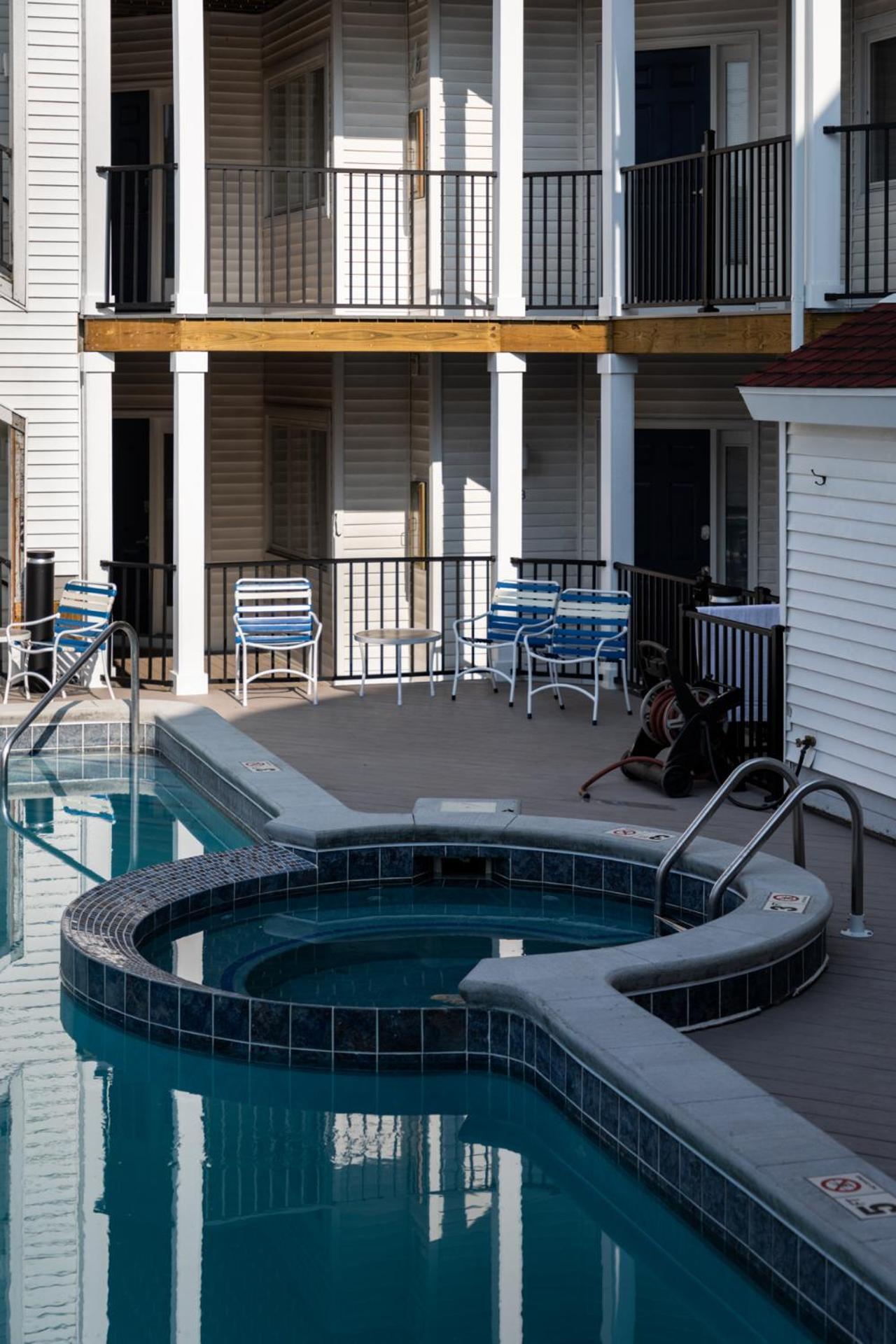 Stunning Waterfront, Updated Tc With Pool! Traverse City