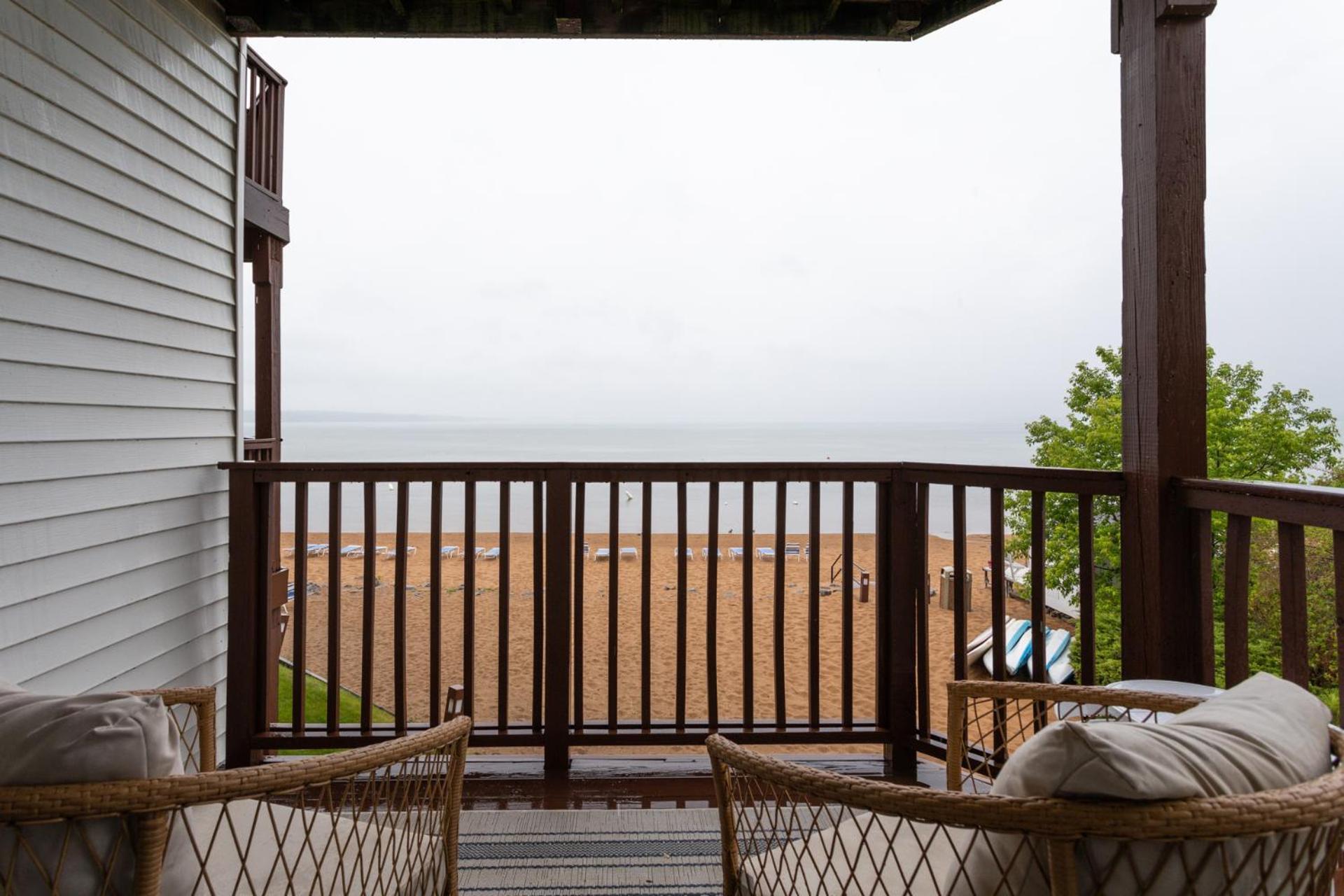 Stunning Waterfront, Updated Tc With Pool!