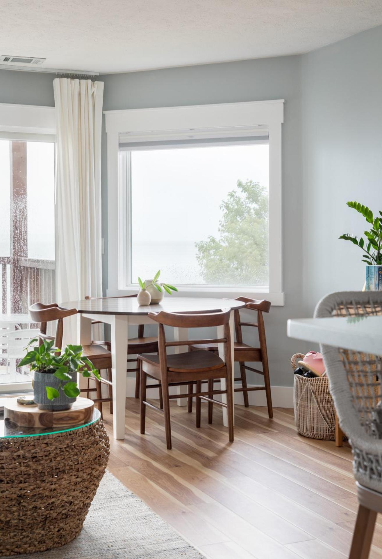 Stunning Waterfront, Updated Tc With Pool! Traverse City