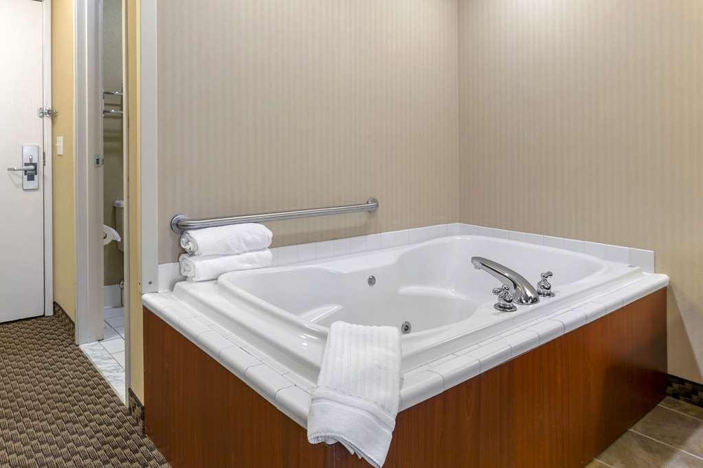 Comfort Traverse Inn 2*
