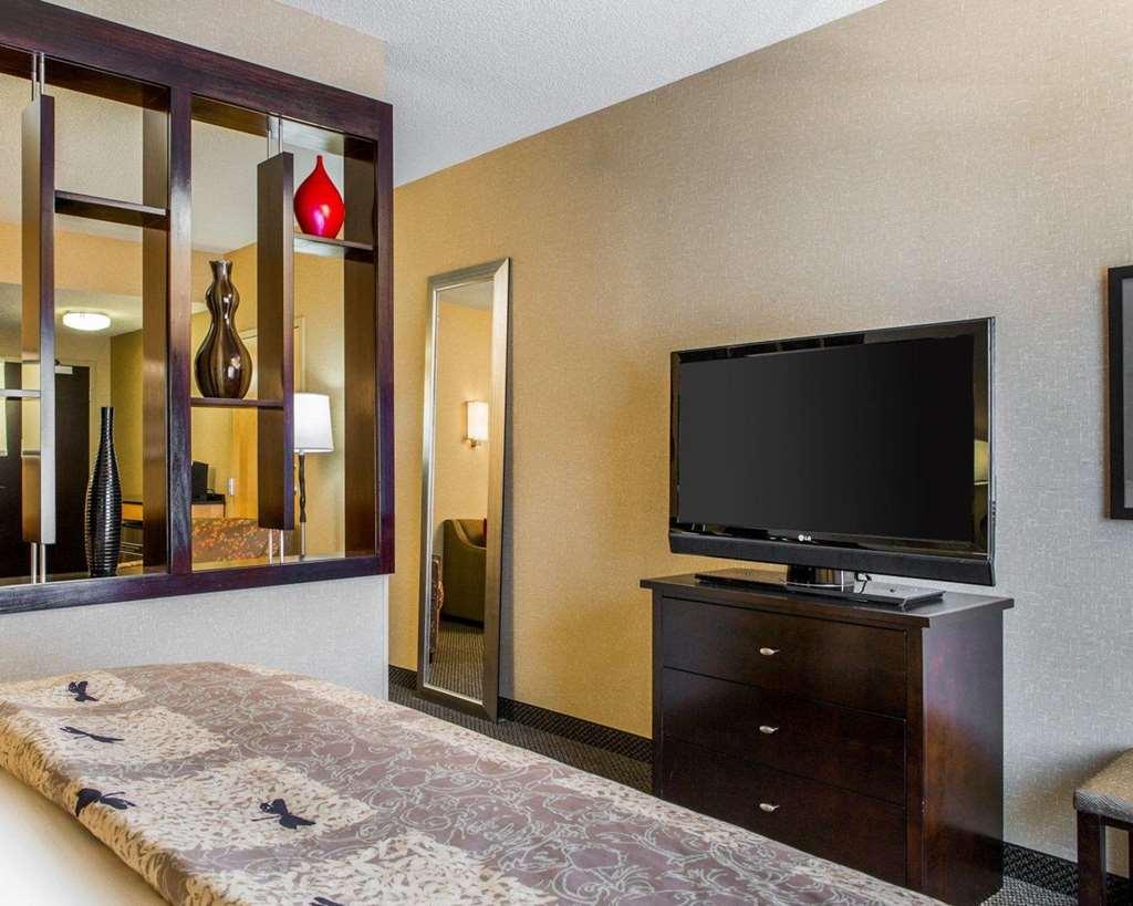 Cambria Traverse Hotel