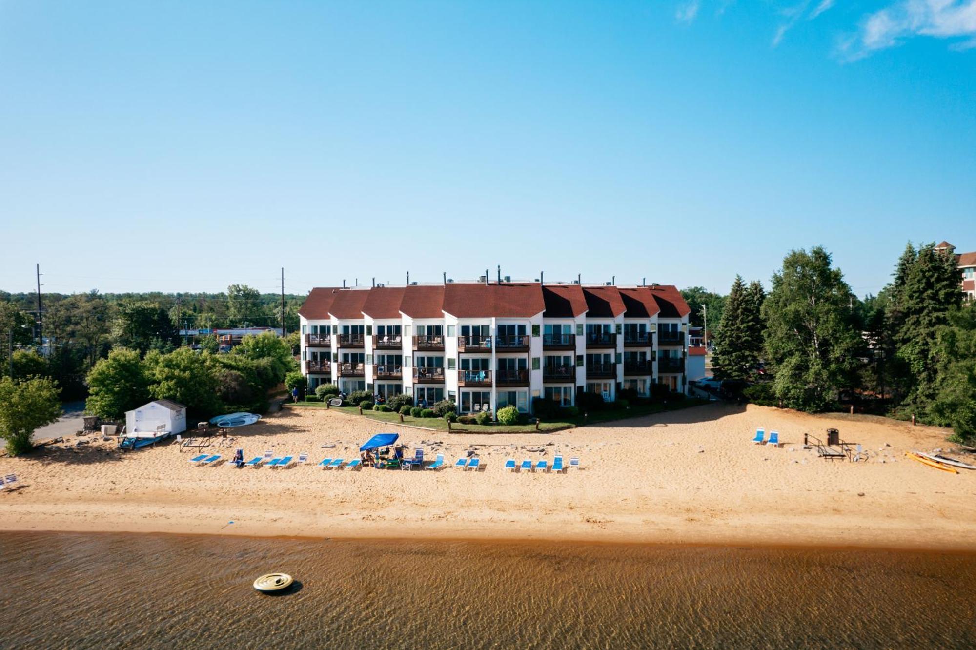 Stunning Waterfront, Updated Tc With Pool!
