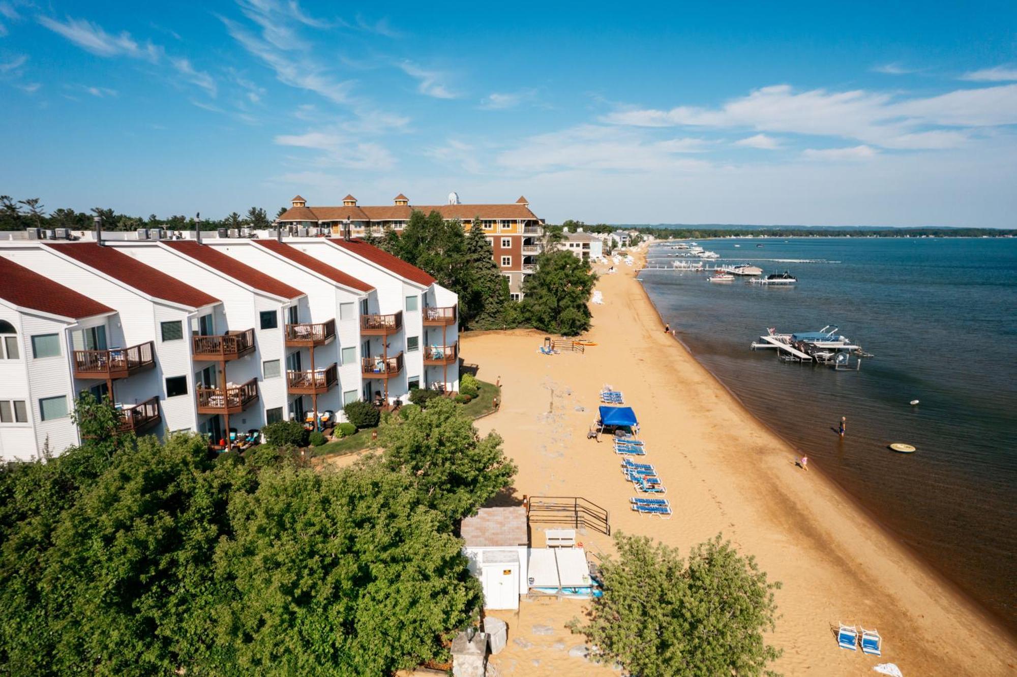 Apartment Stunning Waterfront, Updated Tc With Pool! *