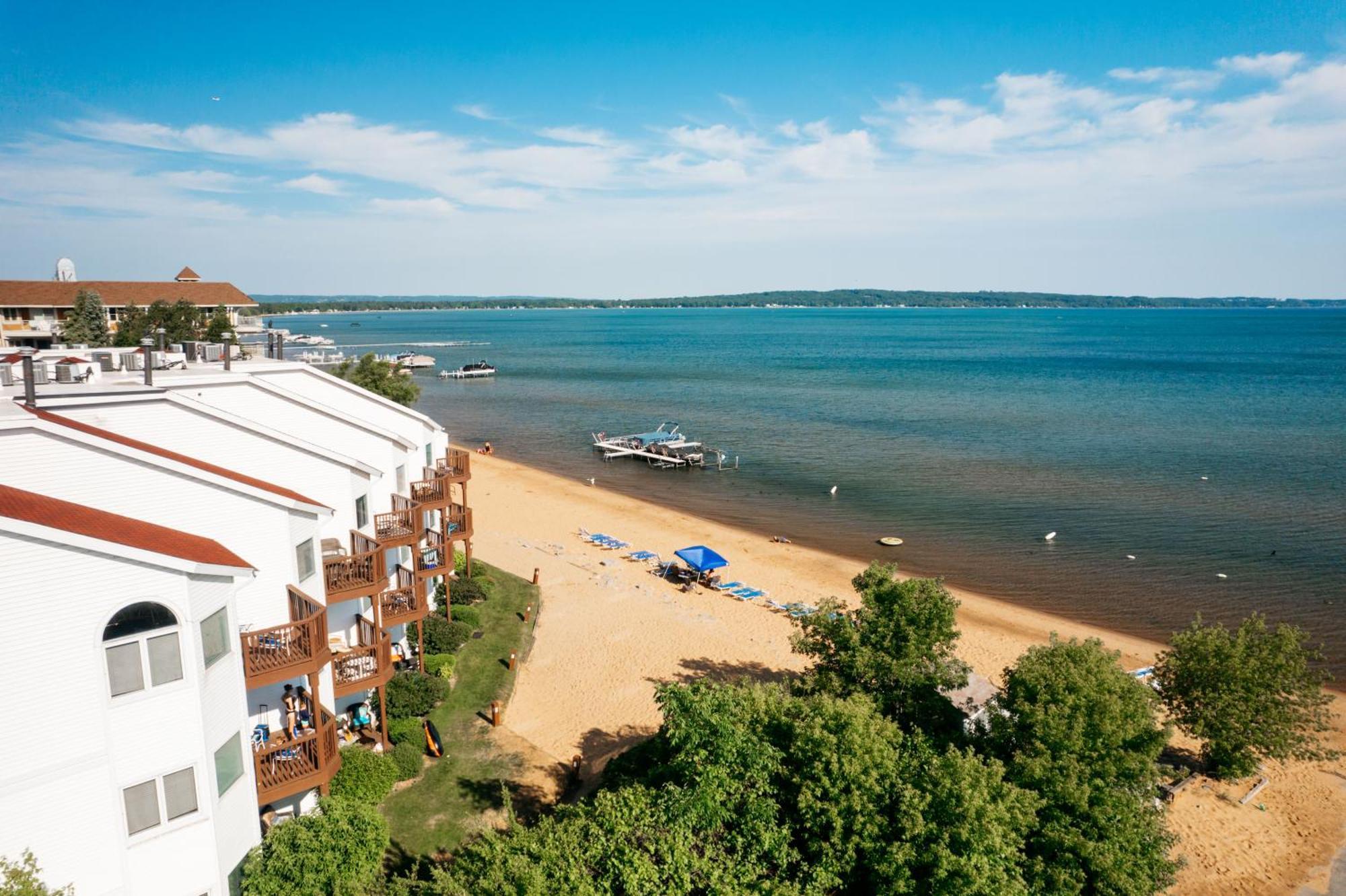 Stunning Waterfront, Updated Tc With Pool! Traverse City