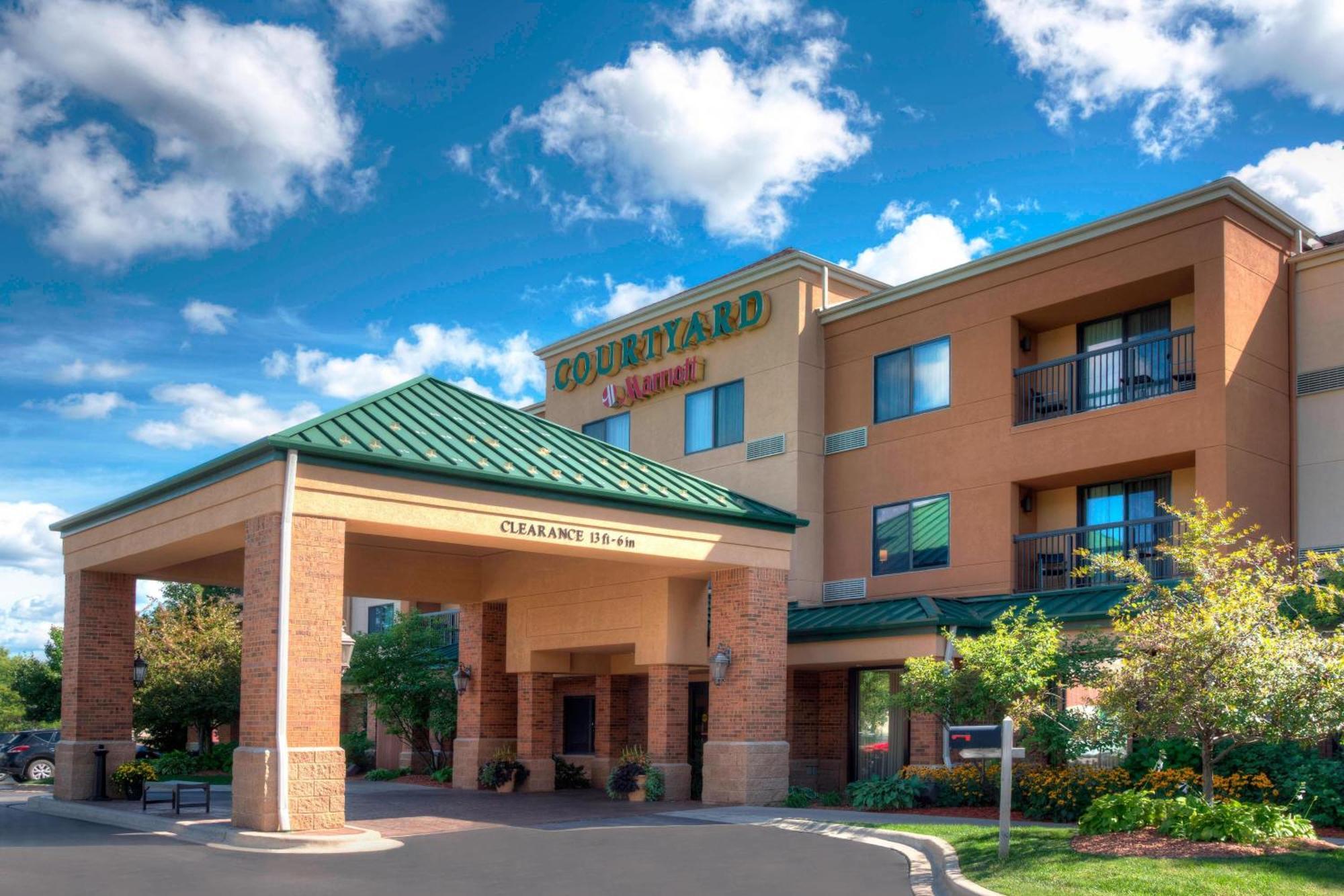 Courtyard By Marriott Traverse 3*