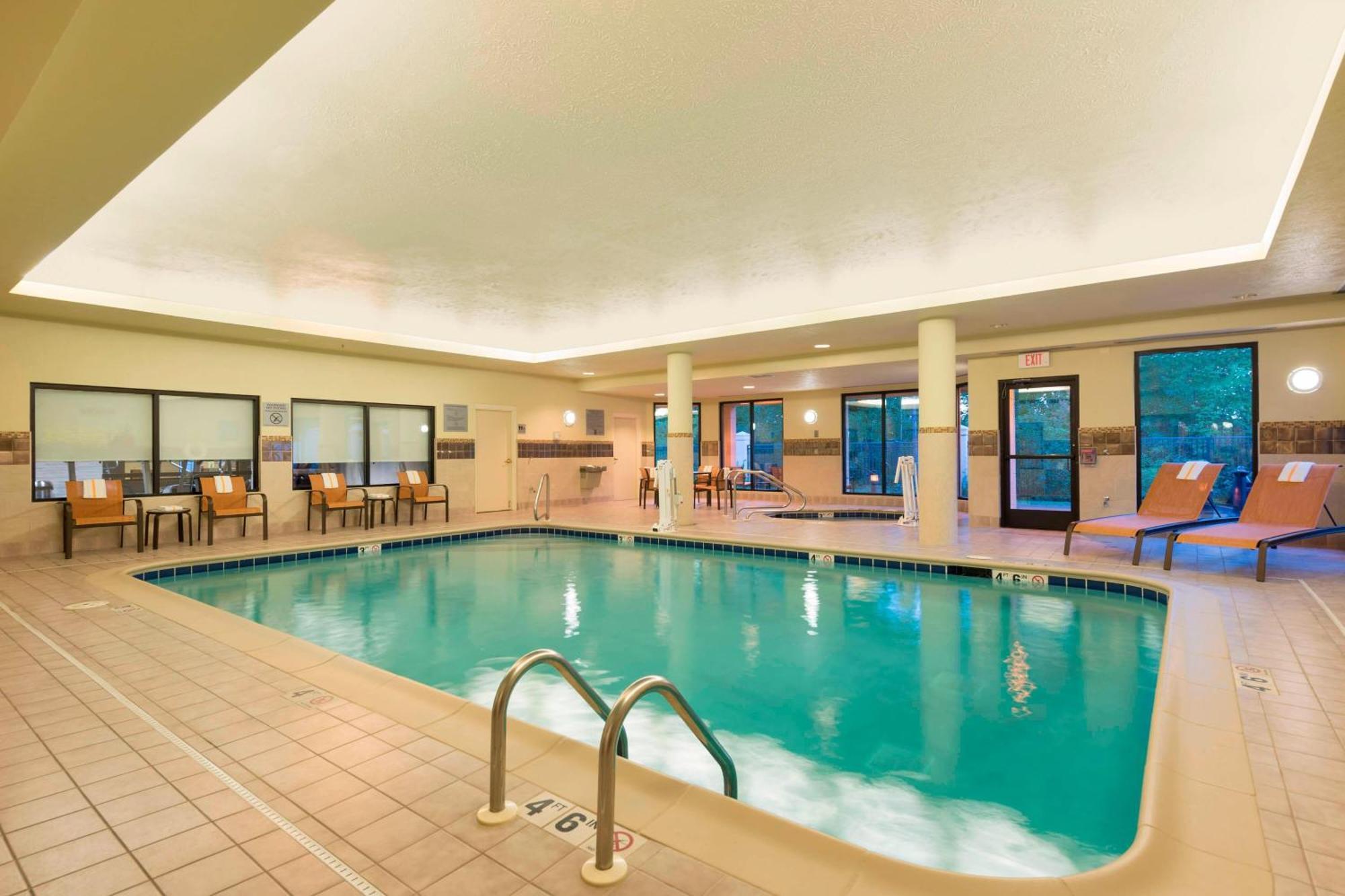 Hotel Courtyard By Marriott Traverse Traverse City