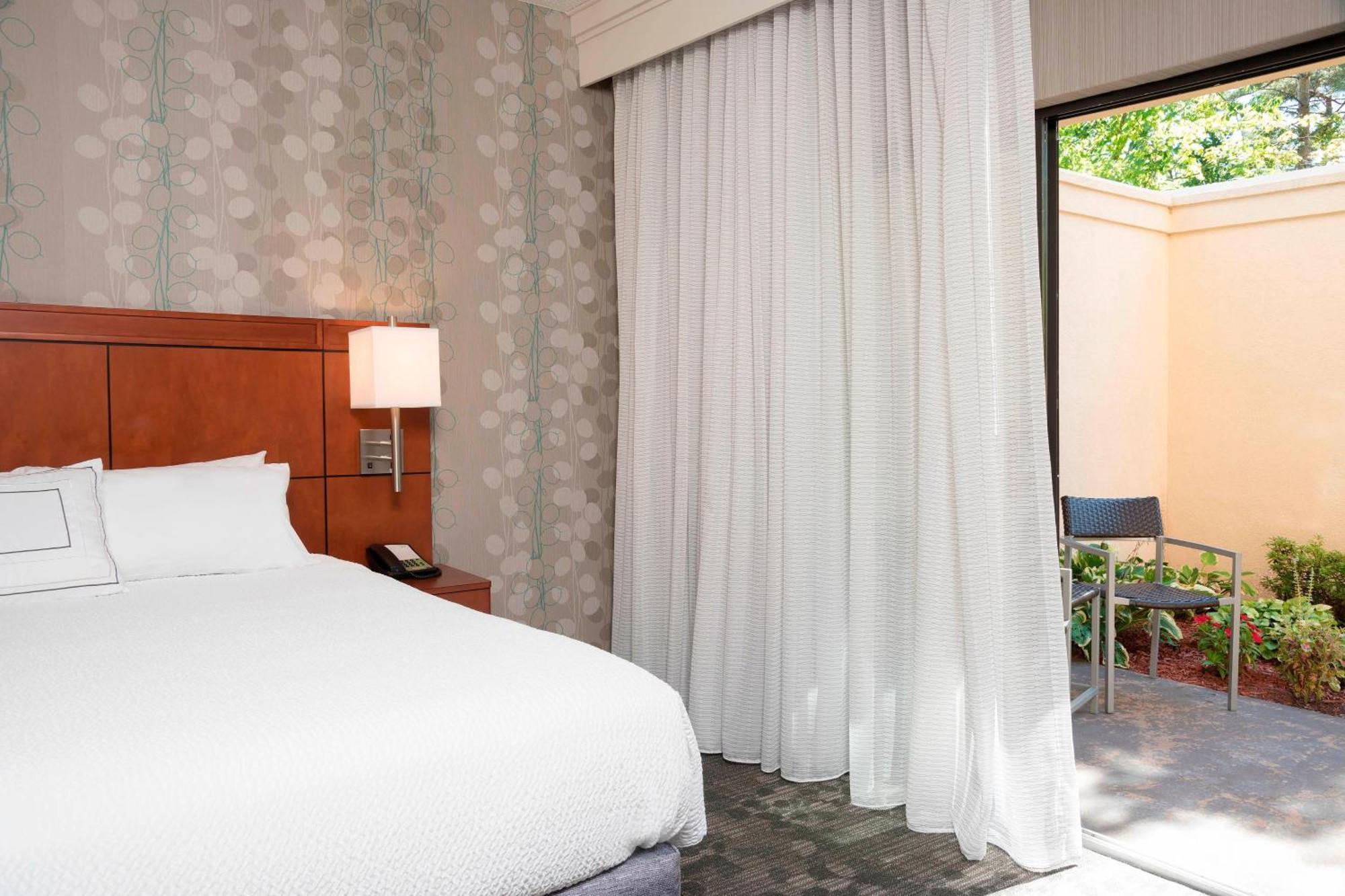 Courtyard By Marriott Traverse 3*