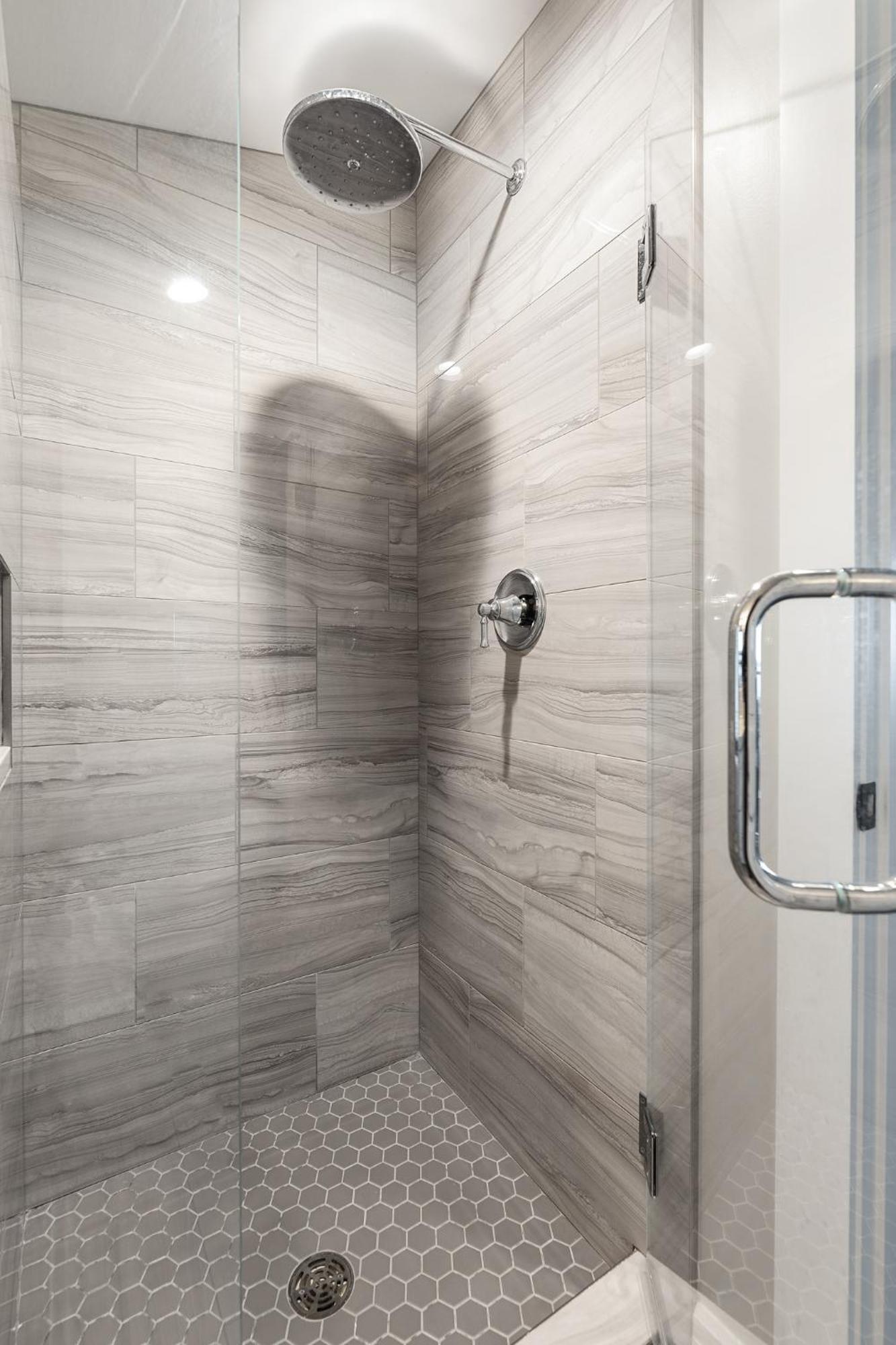 Water's Edge Private Frontage + Dock Hot Tub Ac Traverse City