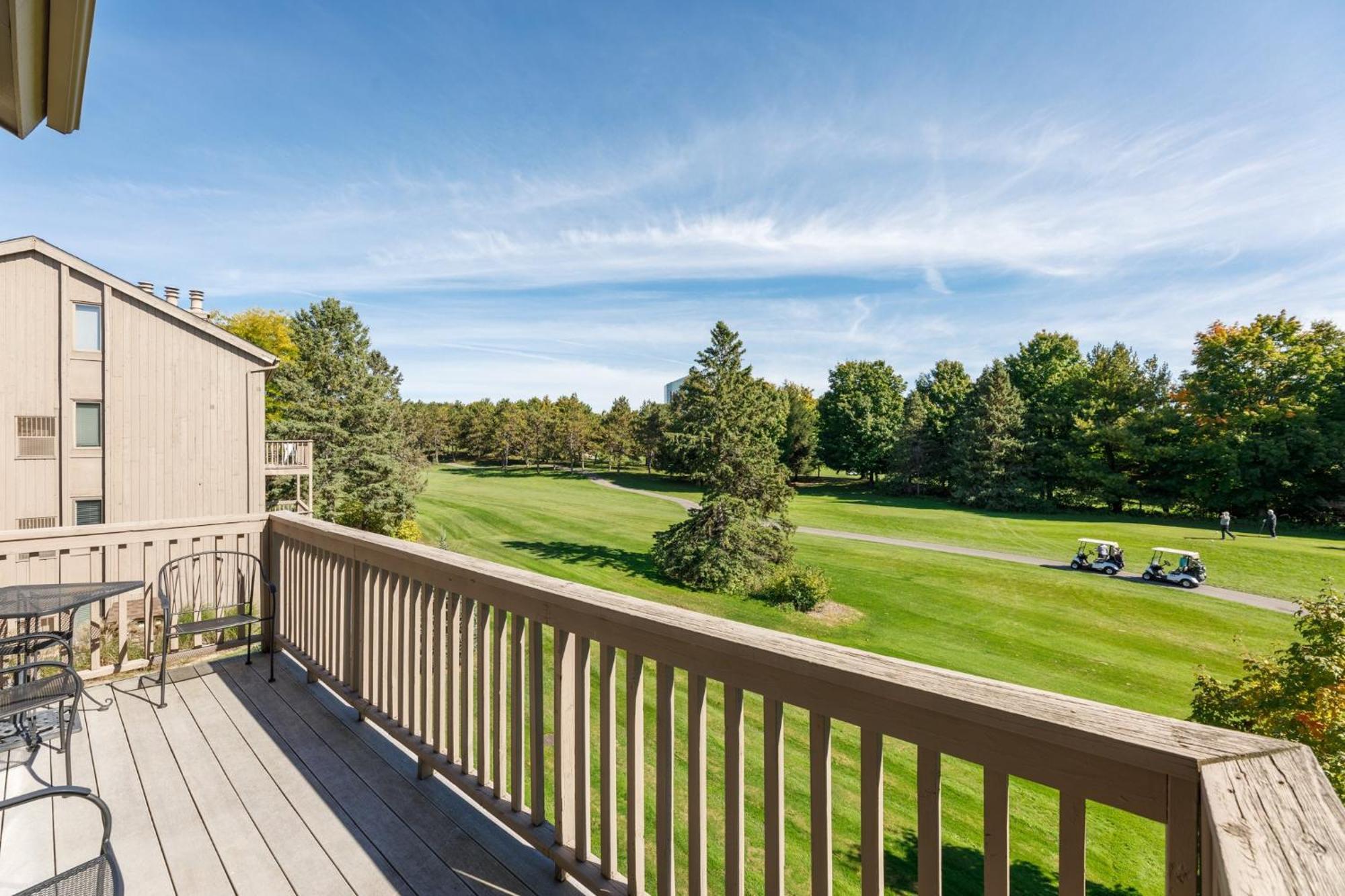 Fairway Breeze Retreat Apartment