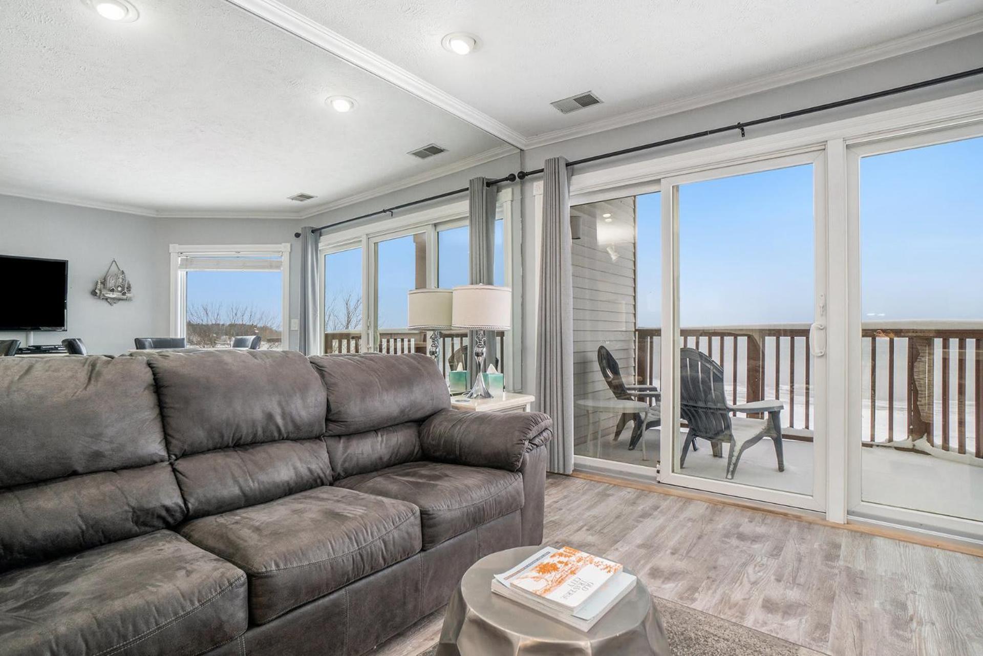 Beachside 218 Luxury On The Traverse City