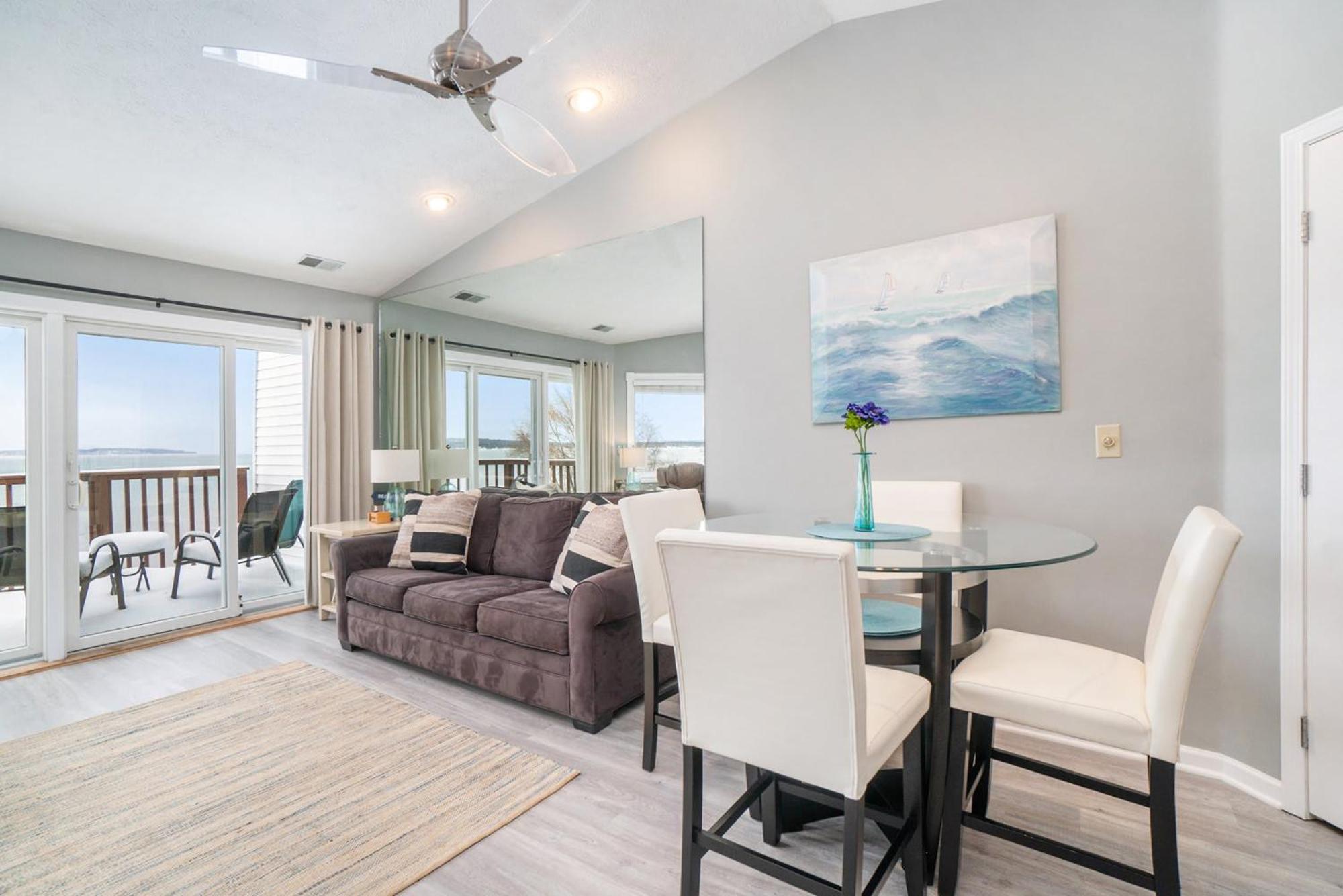 Beachside 323 Waterfront *