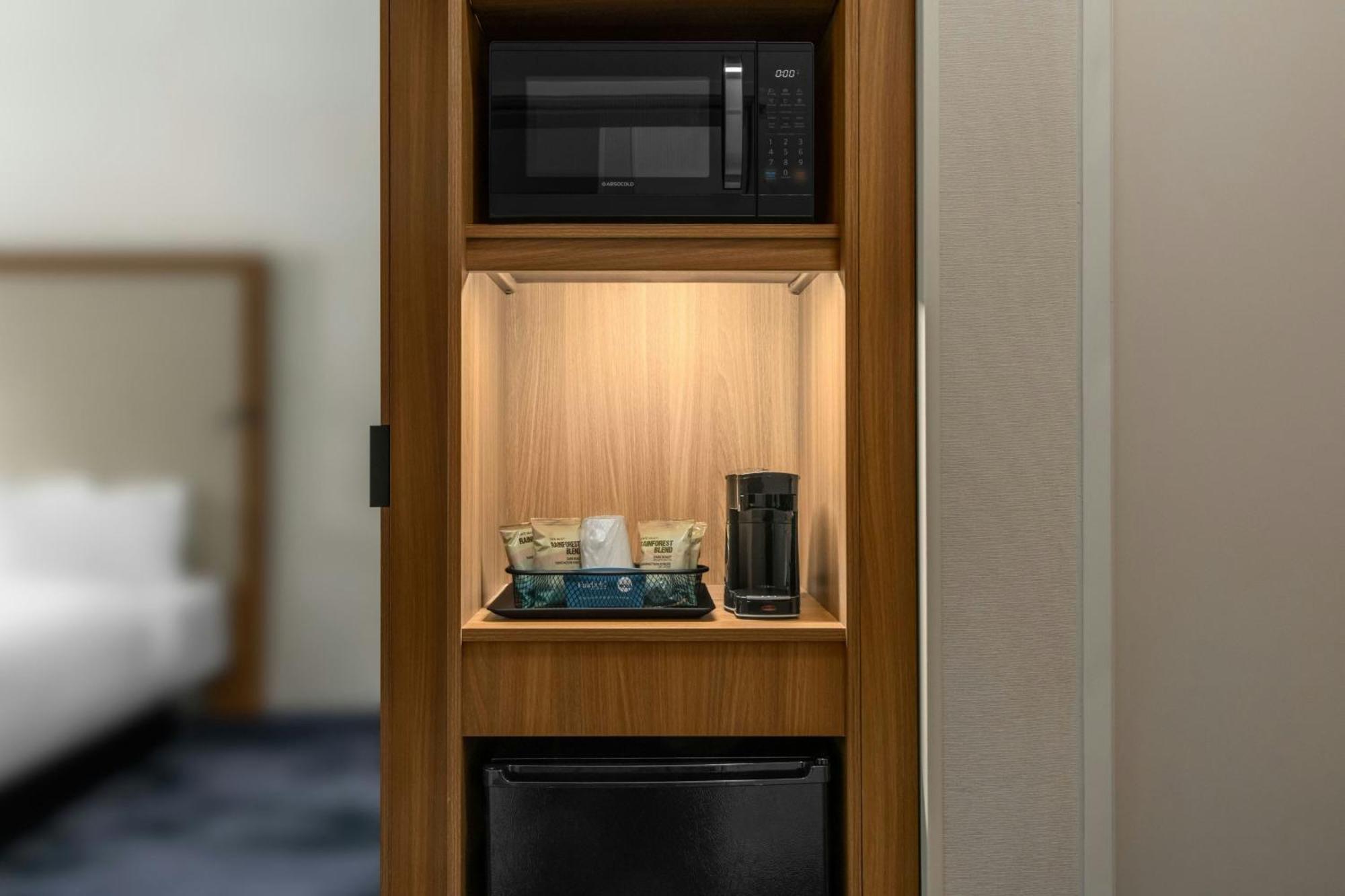 Fairfield By Marriott & Traverse Hotel *