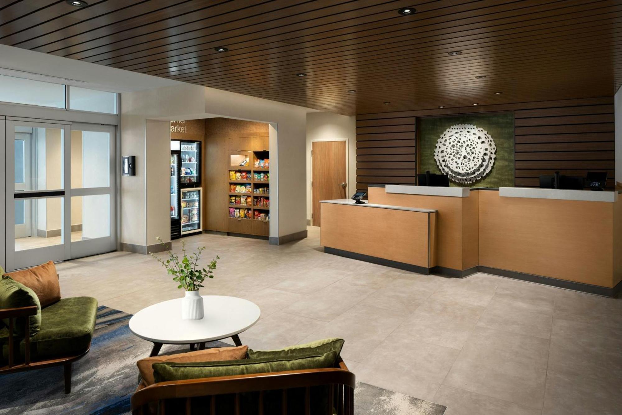 Fairfield By Marriott & Traverse Hotel *