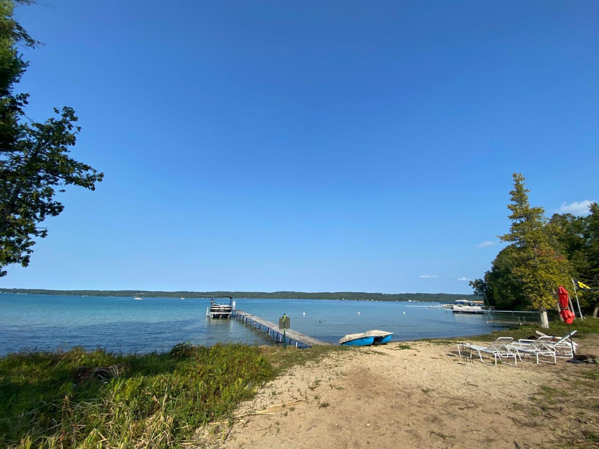 Sunrise Sands Retreat And Dock * Traverse City