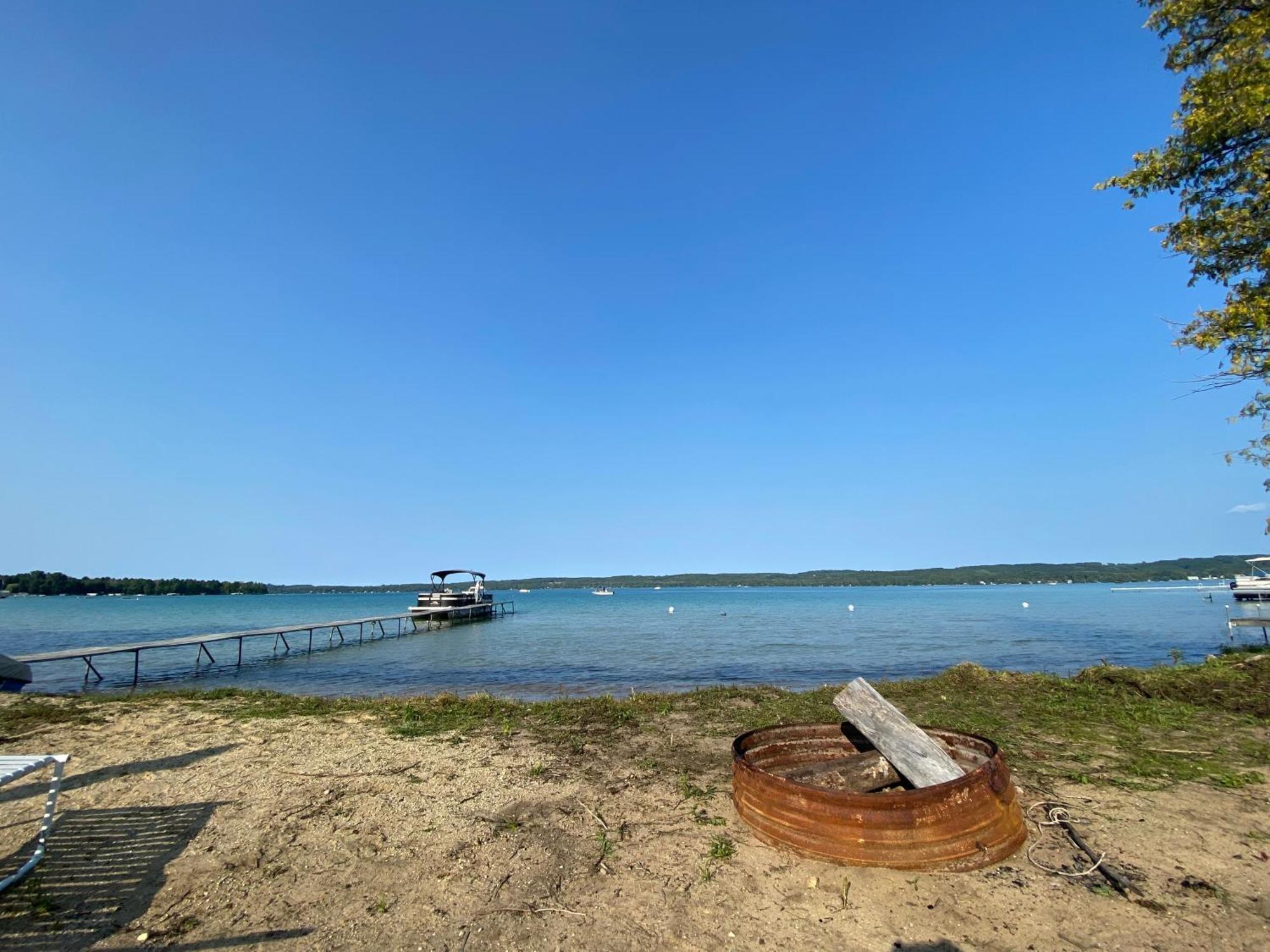 Sunrise Sands Retreat And Dock * Traverse City