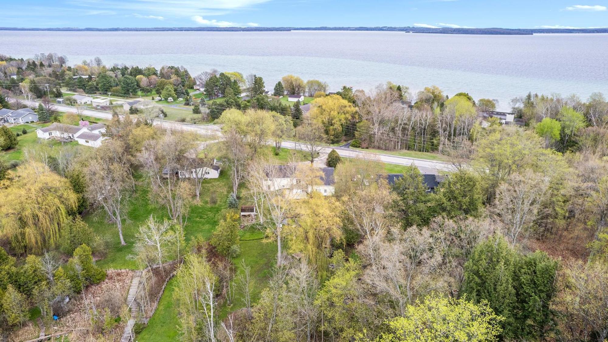 Charming 3bdr Oasis In Sw Bay Shore - 6238 Traverse City
