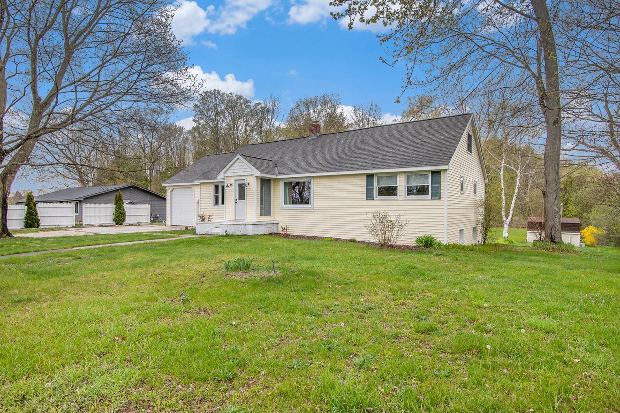 Charming 3bdr Oasis In Sw Bay Shore - 6238 Traverse City