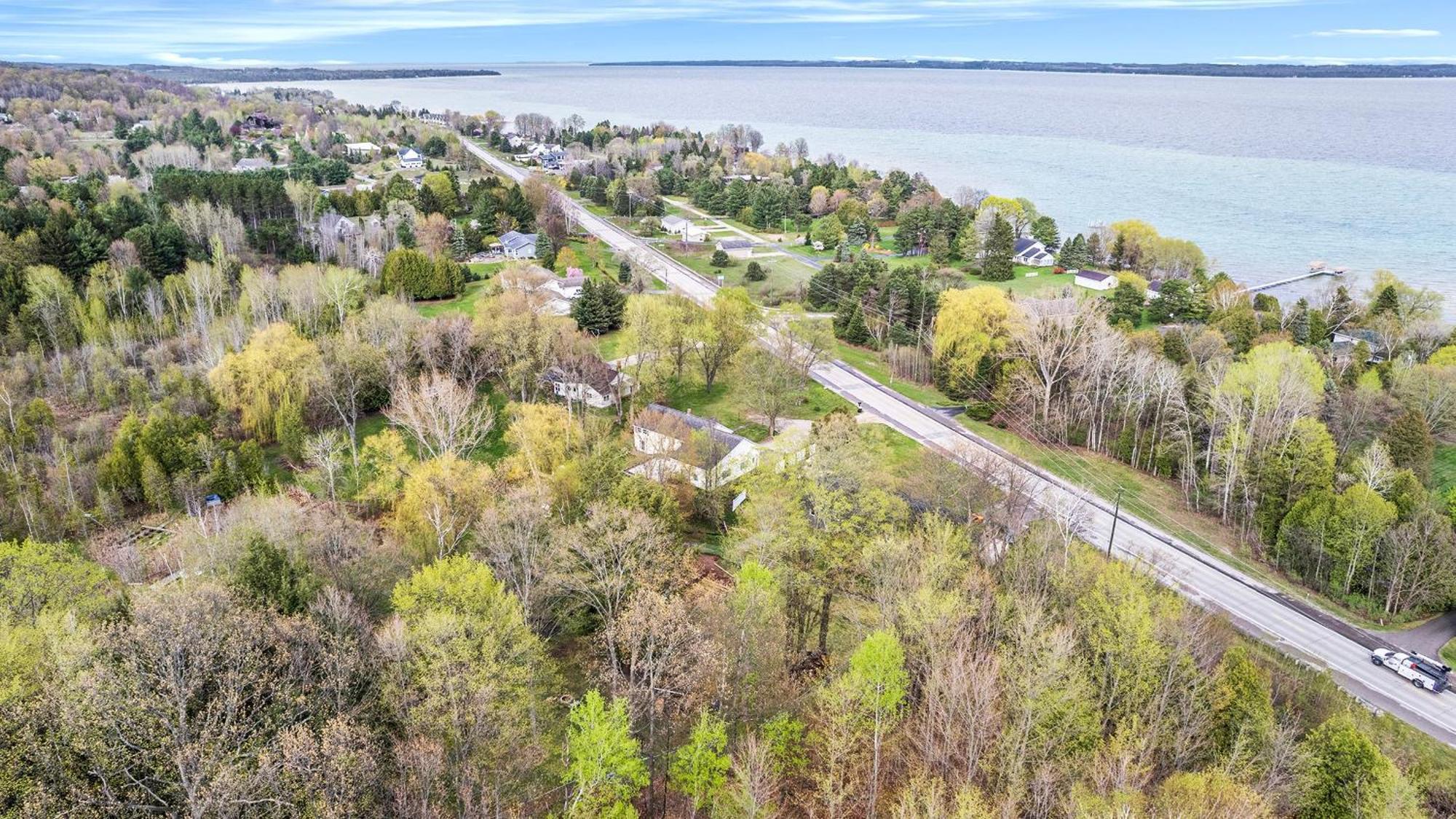 Charming 3bdr Oasis In Sw Bay Shore - 6238
