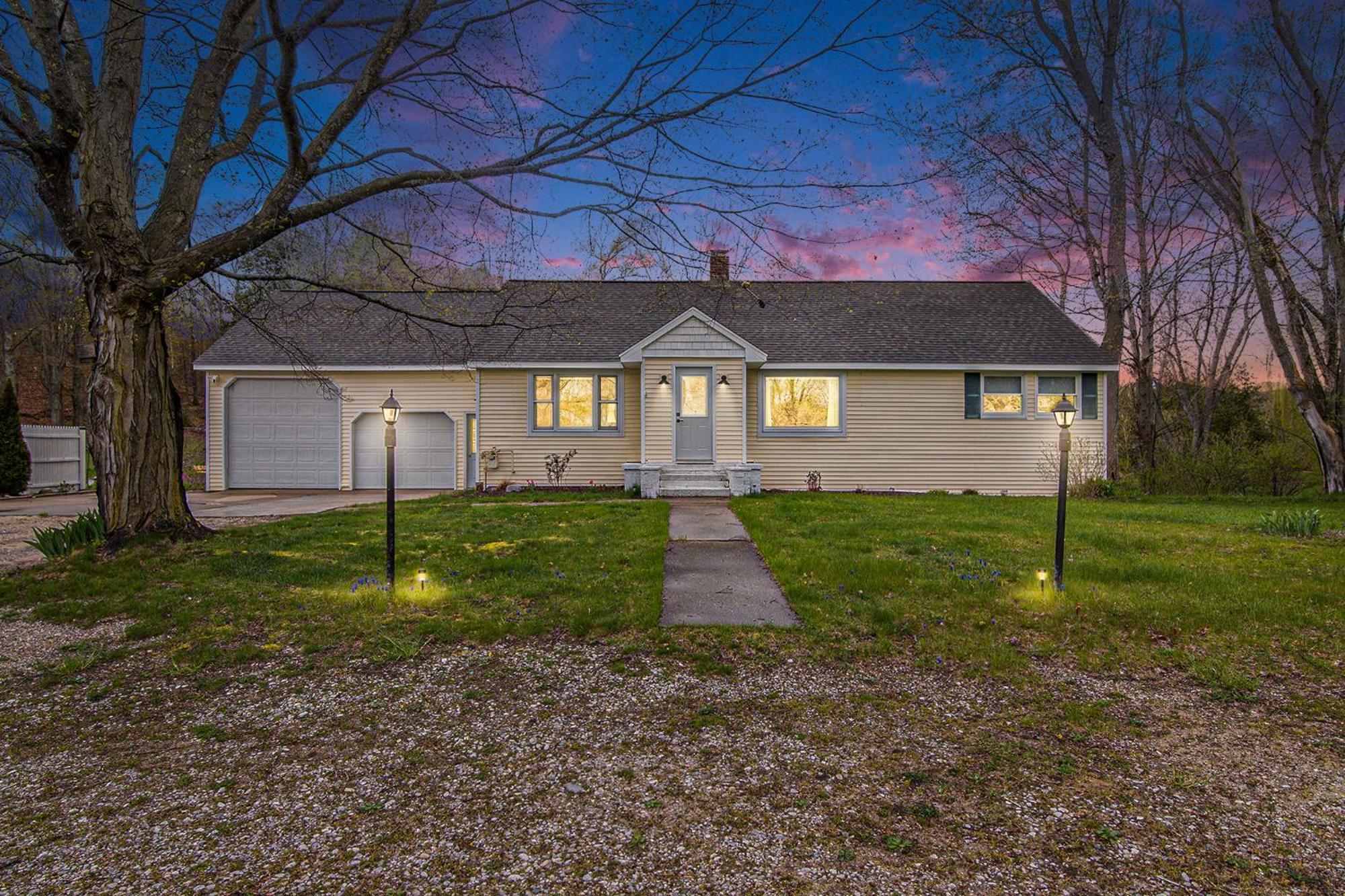 Holiday home Charming 3bdr Oasis In Sw Bay Shore - 6238