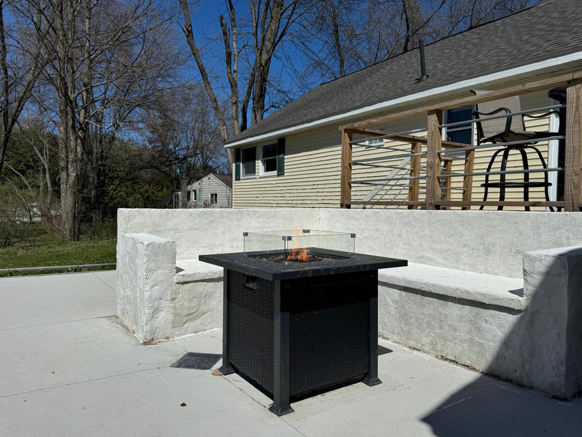 Holiday home Charming 3bdr Oasis In Sw Bay Shore - 6238