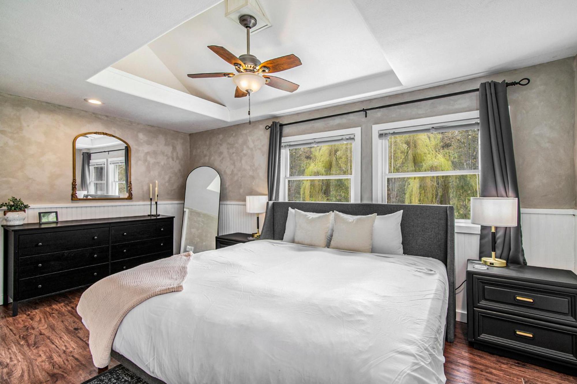 Holiday home Charming 3bdr Oasis In Sw Bay Shore - 6238