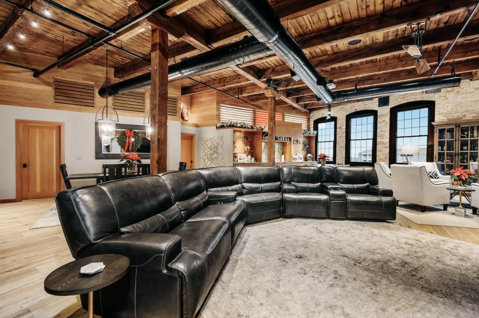 Exquisite One Of A Kind 3bdr Penthouse In Downtown Tc 2783
