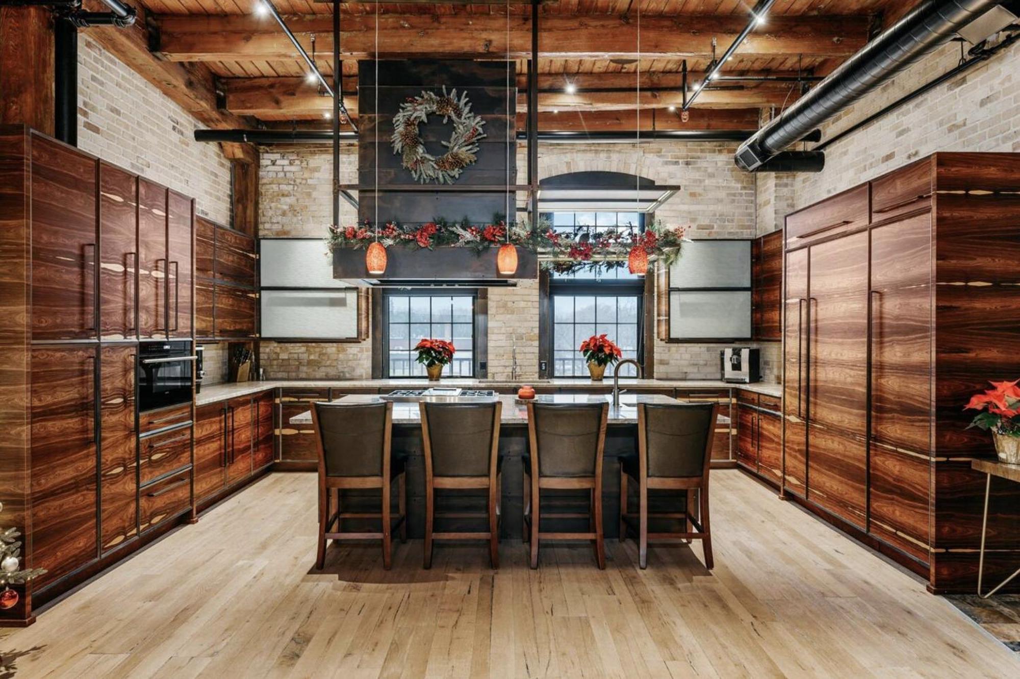 Exquisite One Of A Kind 3bdr Penthouse In Downtown Tc 2783