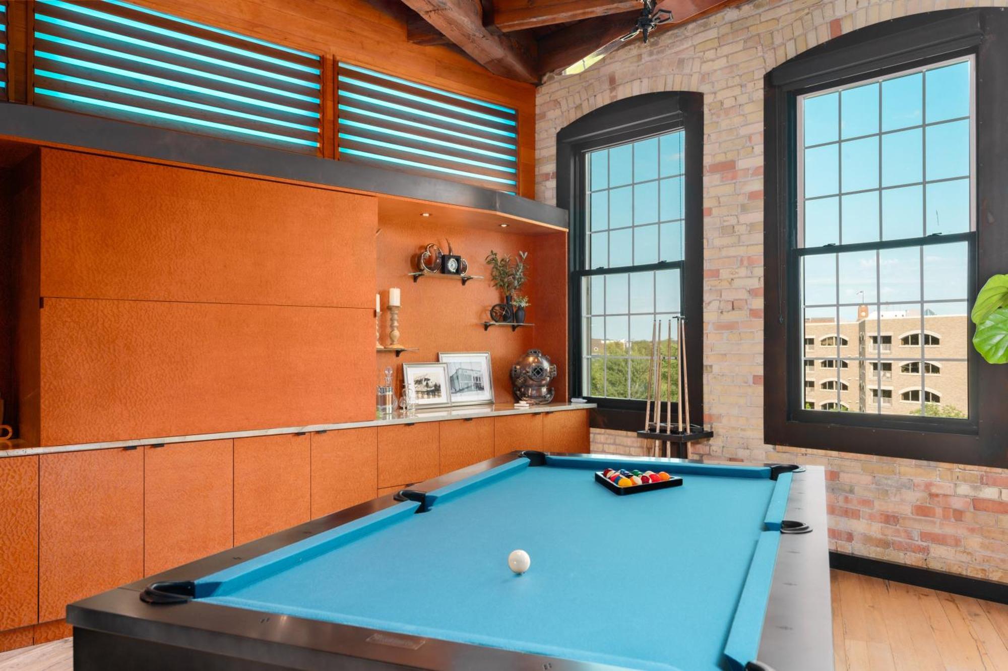 Exquisite One Of A Kind 3bdr Penthouse In Downtown Tc 2783 *