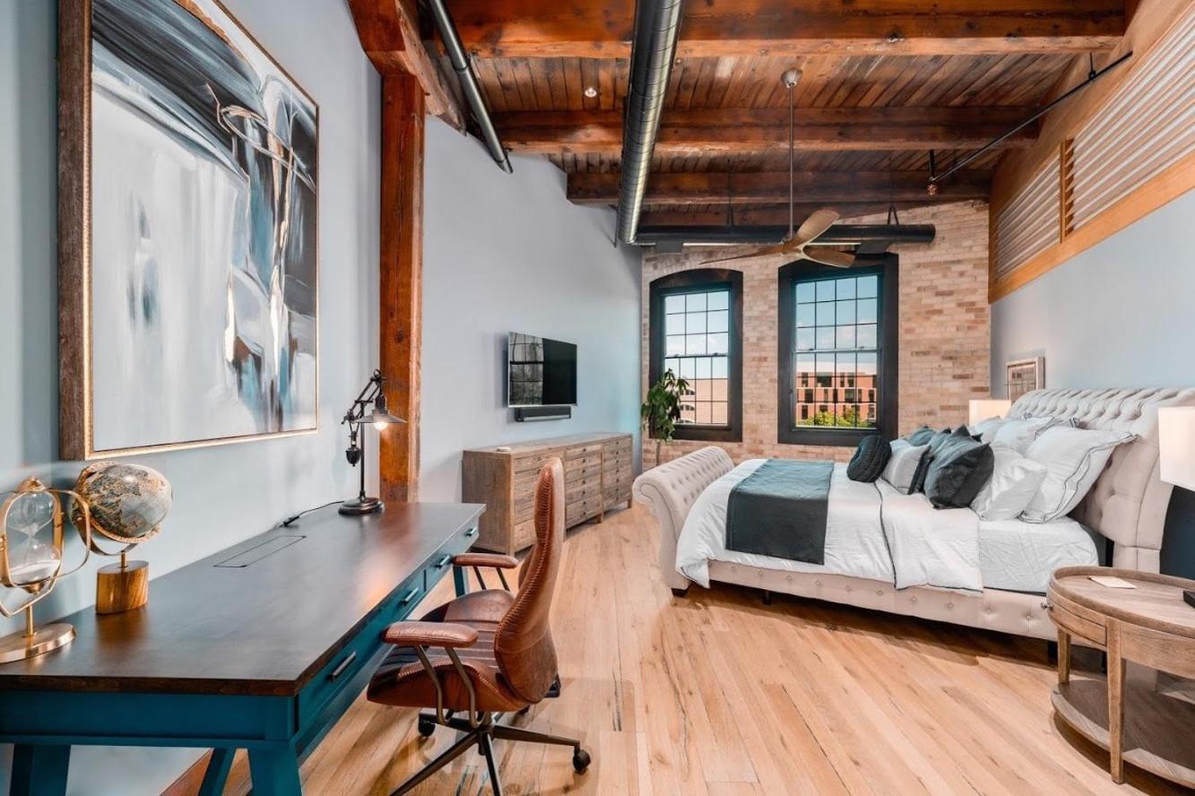 Exquisite One Of A Kind 3bdr Penthouse In Downtown Tc 2783 * Traverse City
