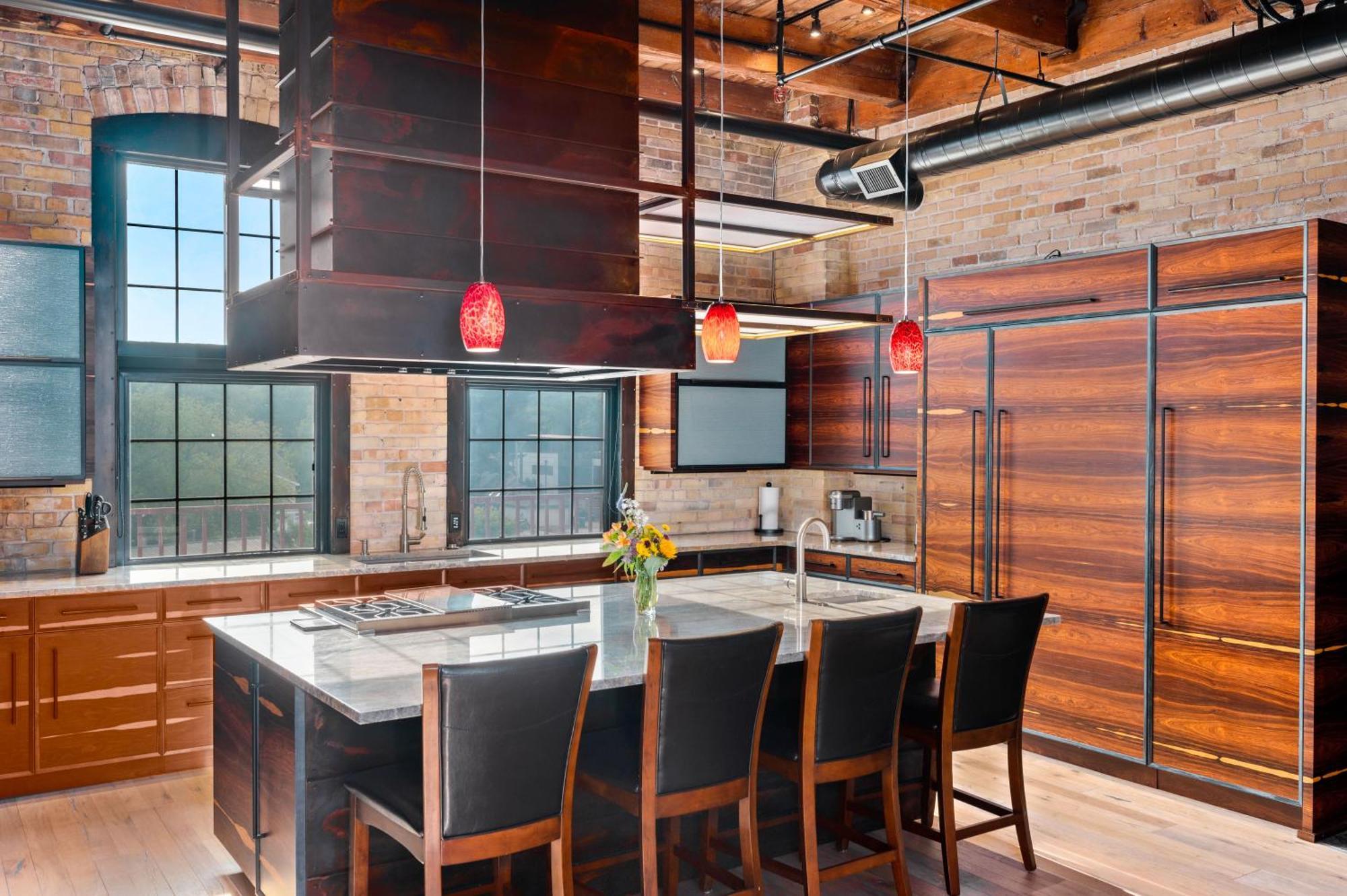 Exquisite One Of A Kind 3bdr Penthouse In Downtown Tc 2783 * Traverse City
