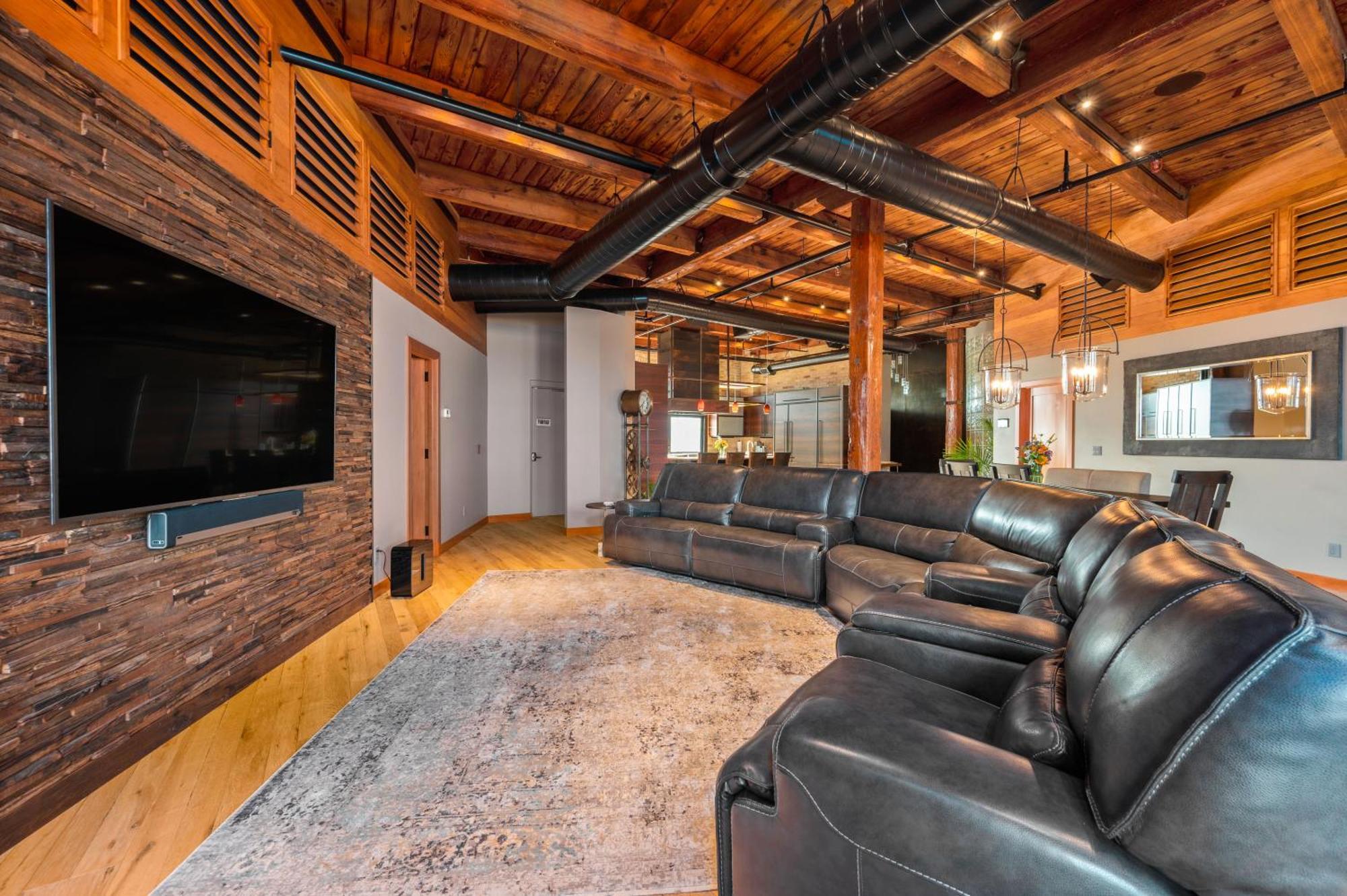 Exquisite One Of A Kind 3bdr Penthouse In Downtown Tc 2783 *