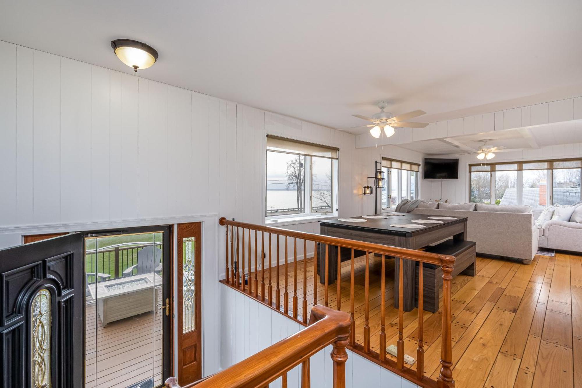 Up North Escape - Modern With Private