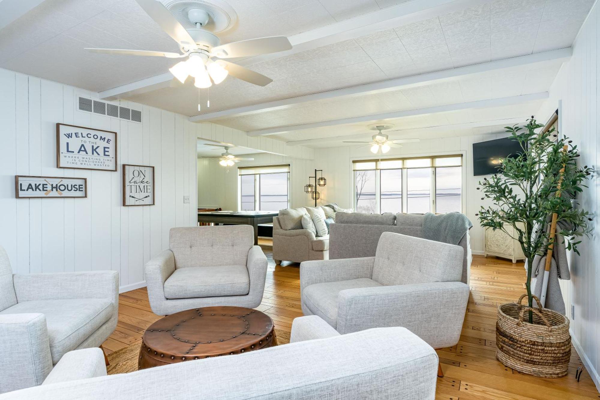 Up North Escape - Modern With Private Holiday home Traverse City